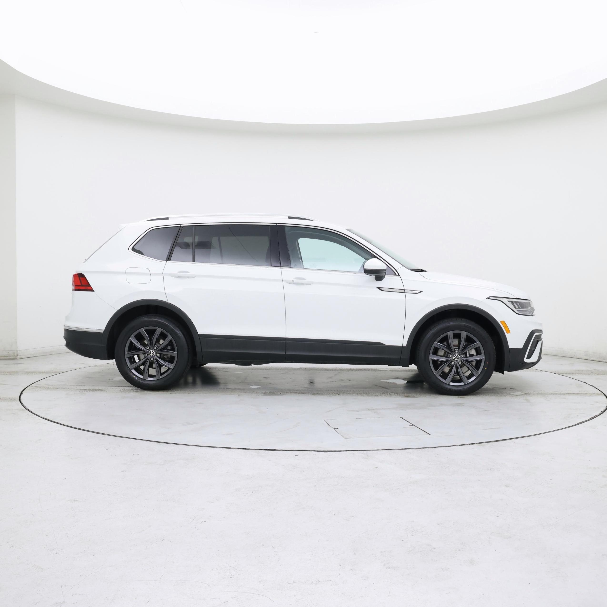 Thumbnail: 2024 Volkswagen Tiguan - 7