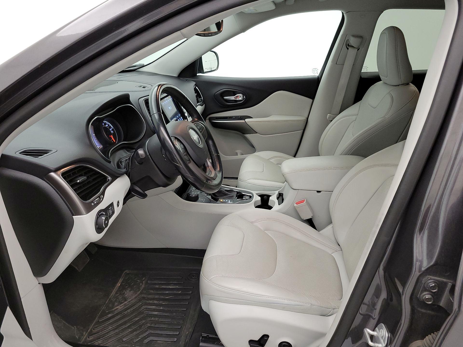 Thumbnail: 2020 Jeep Cherokee - 11