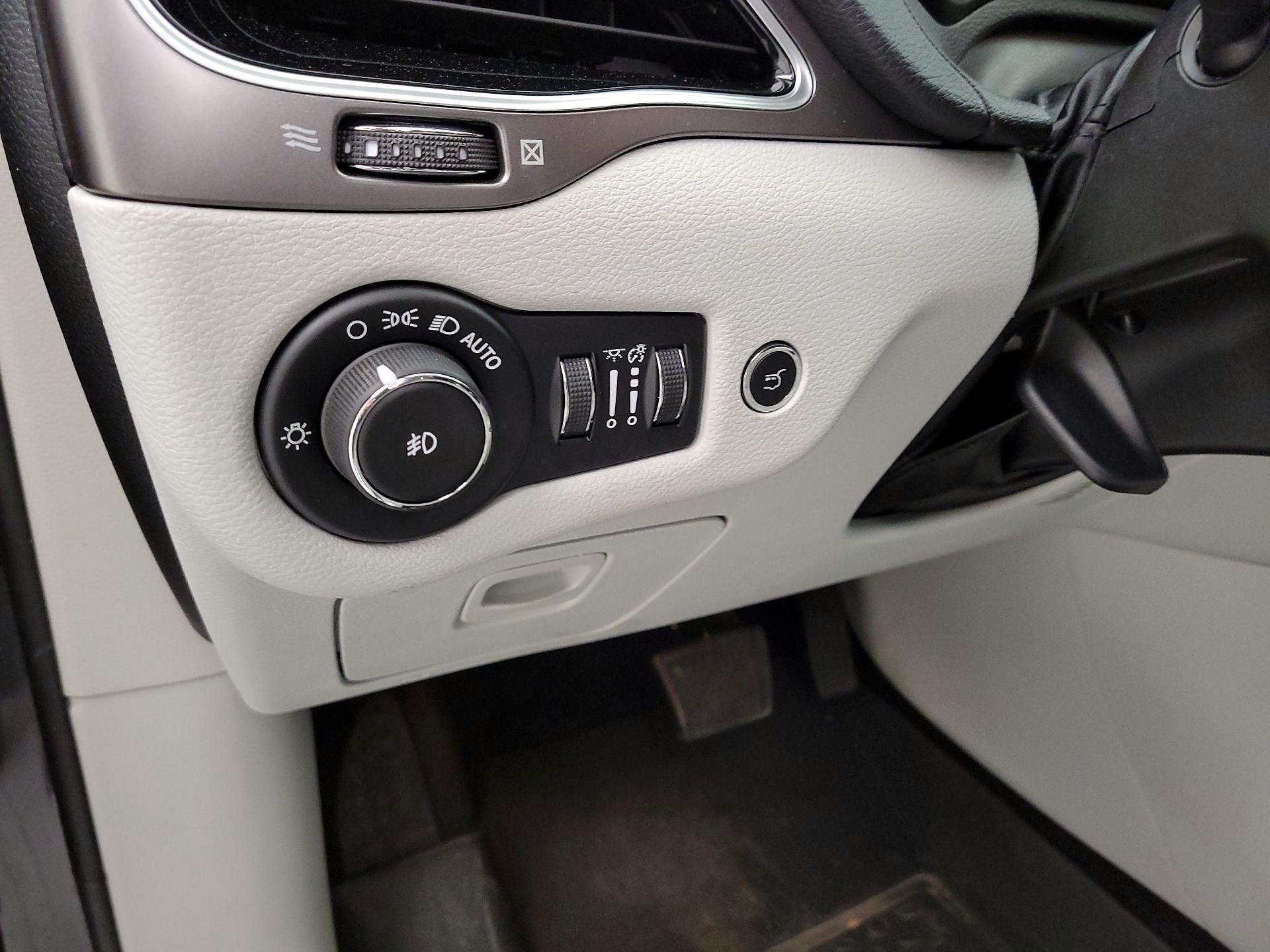 Thumbnail: 2020 Jeep Cherokee - 13