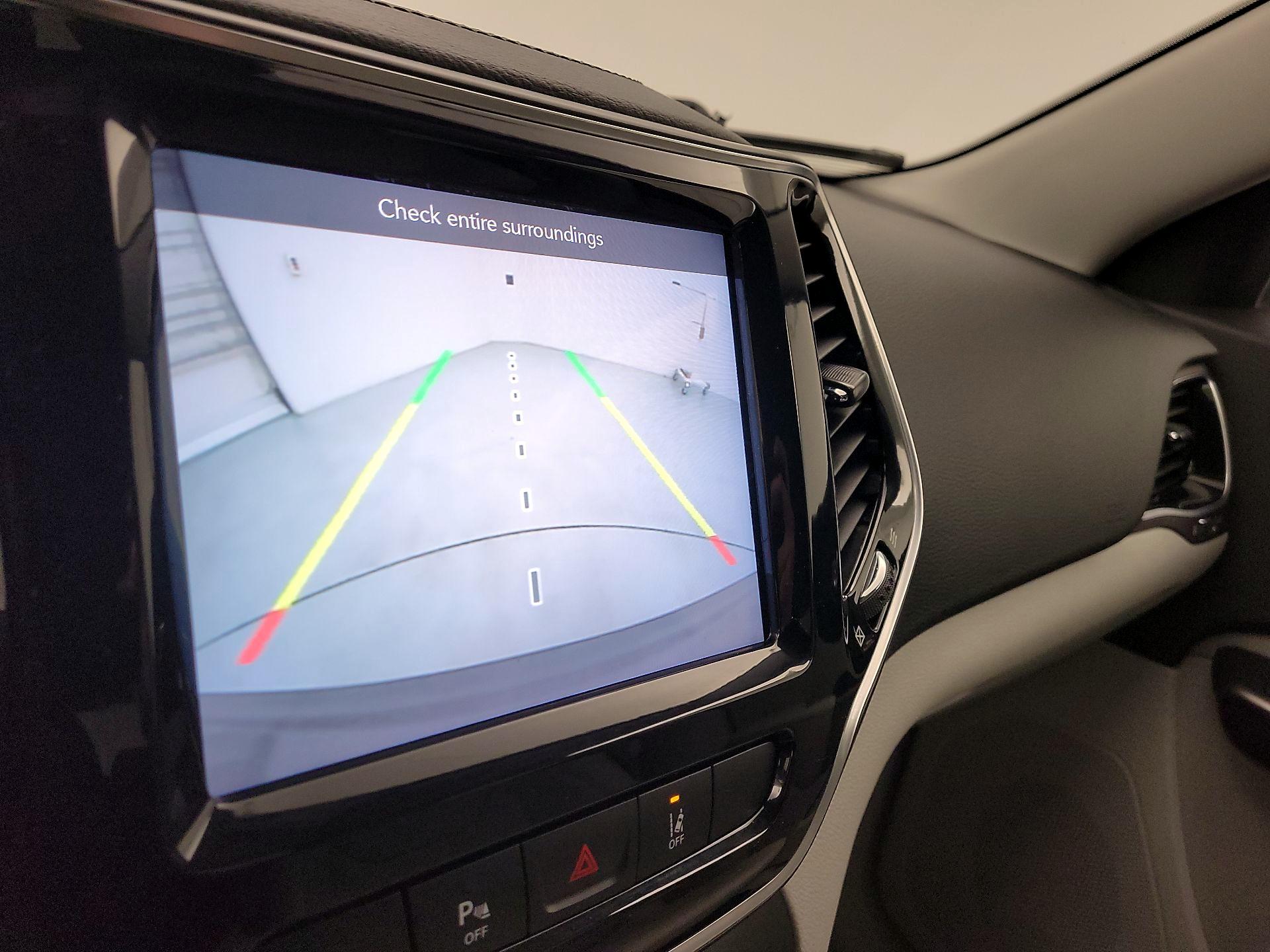 Thumbnail: 2020 Jeep Cherokee - 14