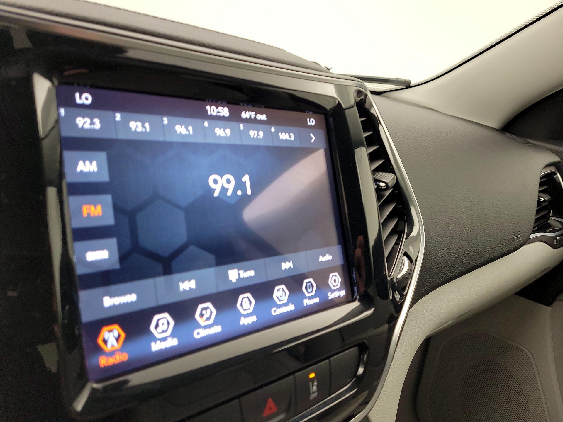 Thumbnail: 2020 Jeep Cherokee - 15