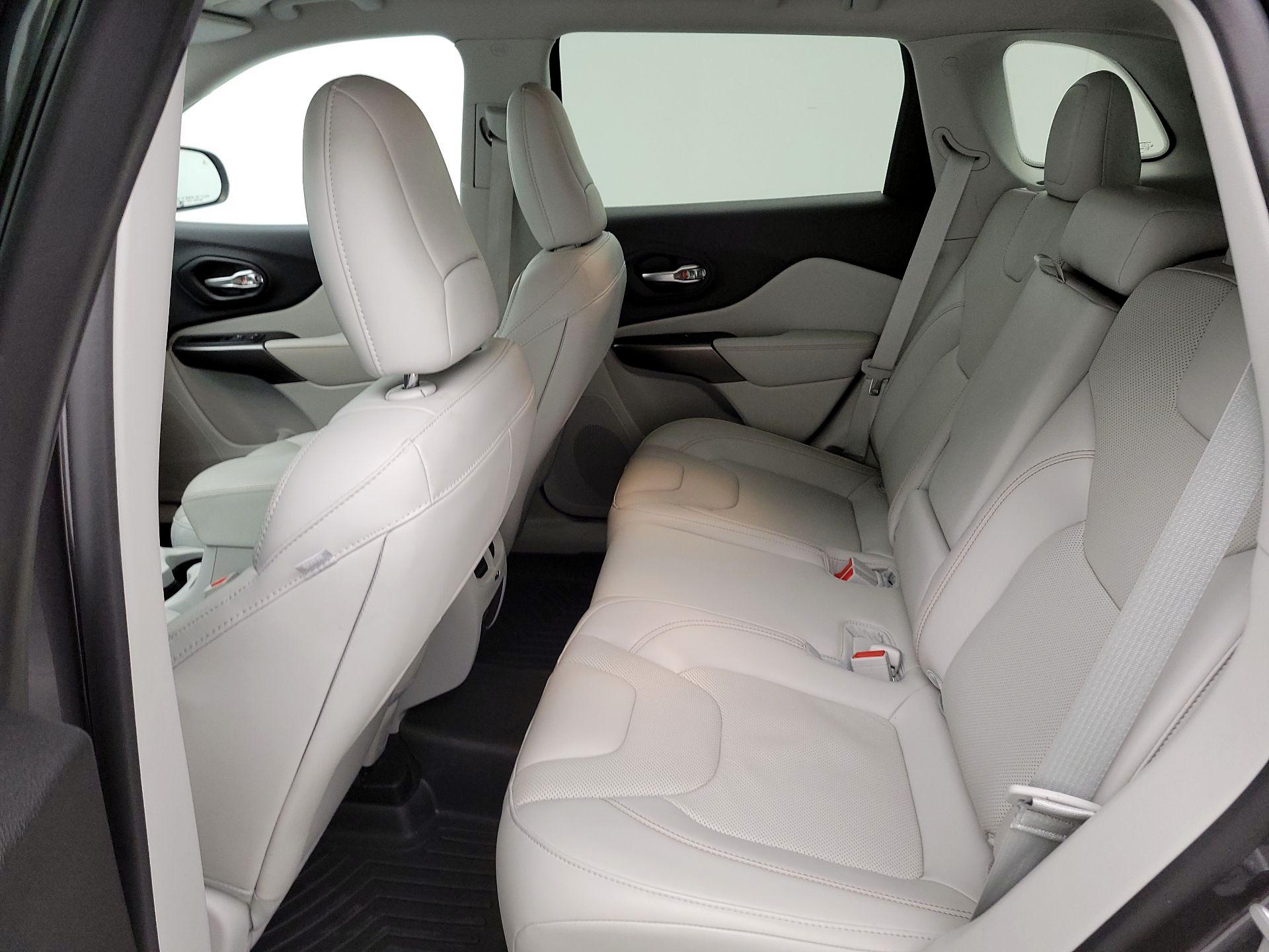 Thumbnail: 2020 Jeep Cherokee - 19