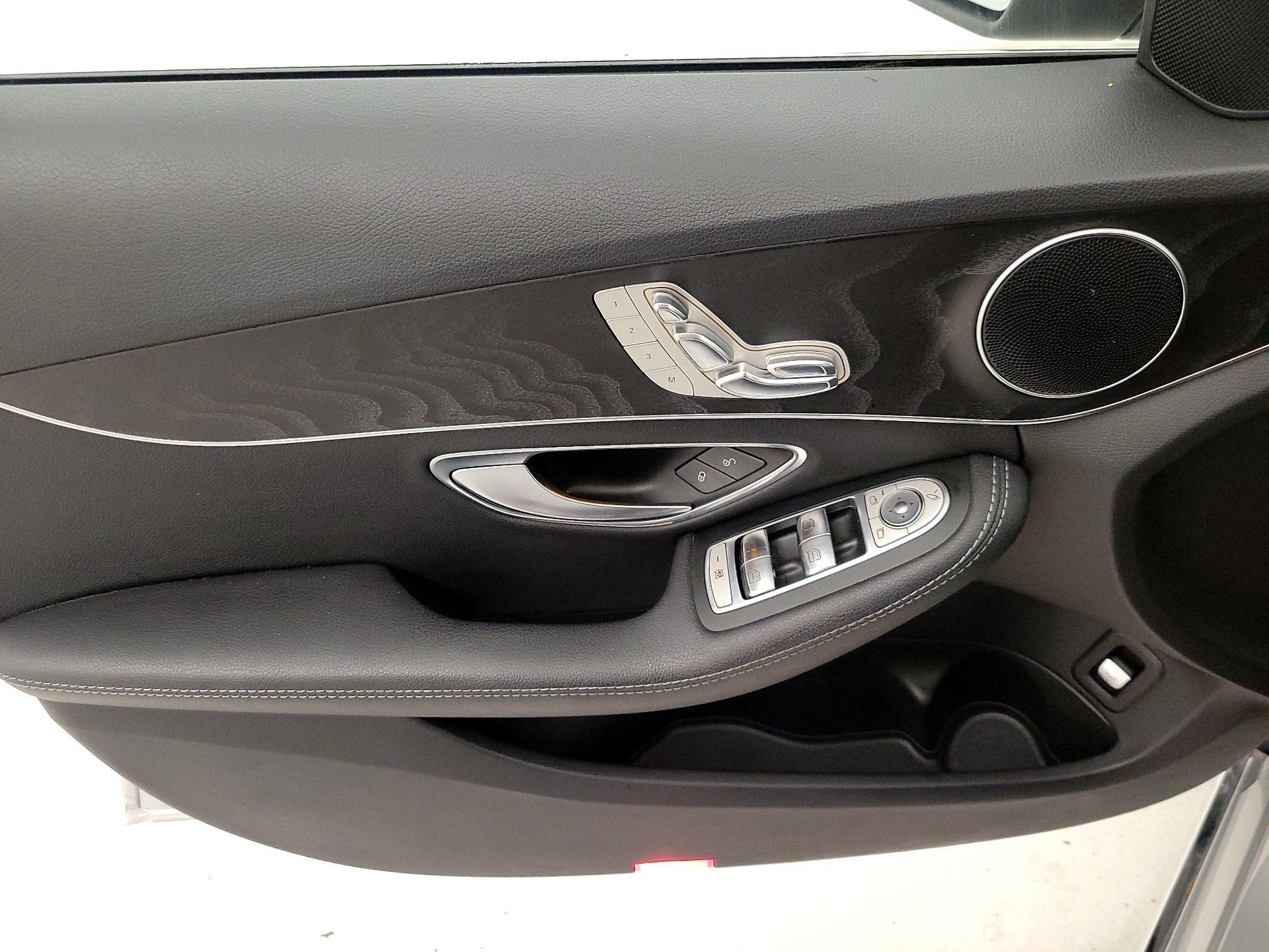 Thumbnail: 2016 Mercedes-Benz C-Class - 12