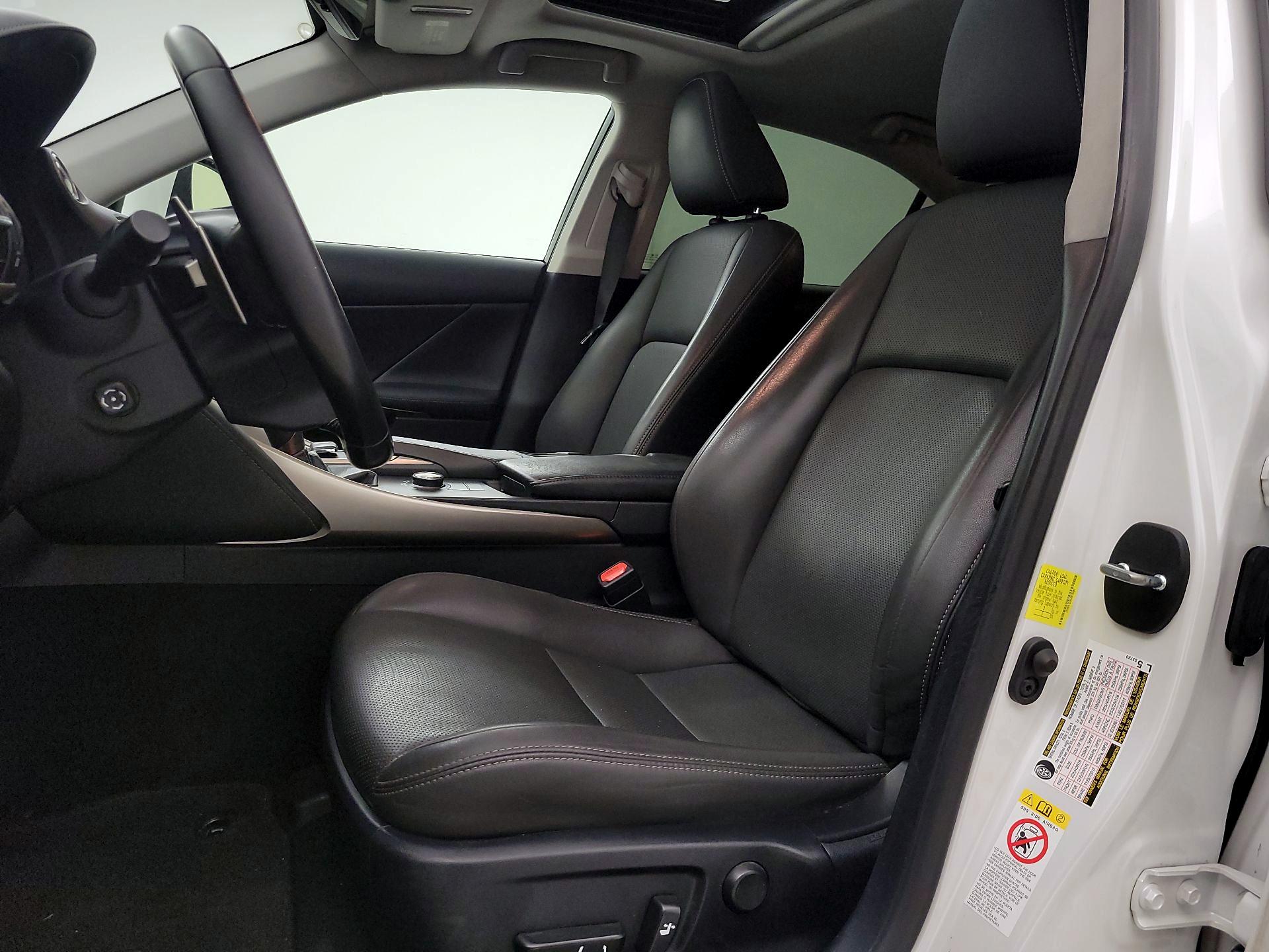 Thumbnail: 2018 Lexus IS - 11