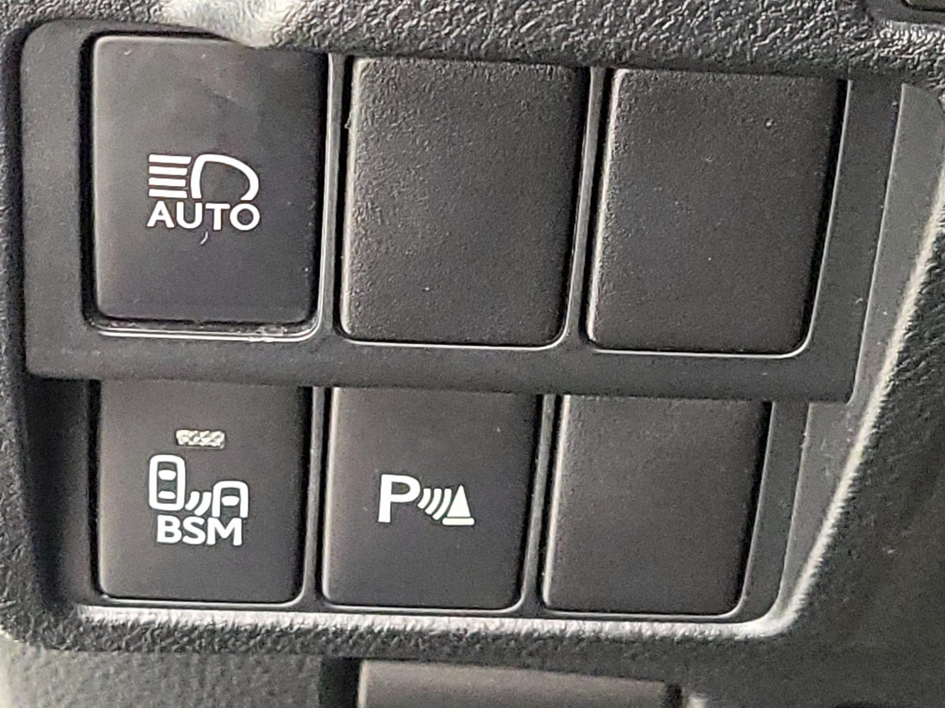 Thumbnail: 2018 Lexus IS - 13