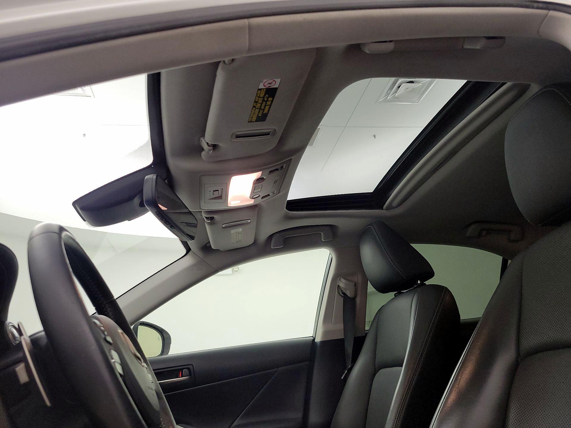 Thumbnail: 2018 Lexus IS - 20