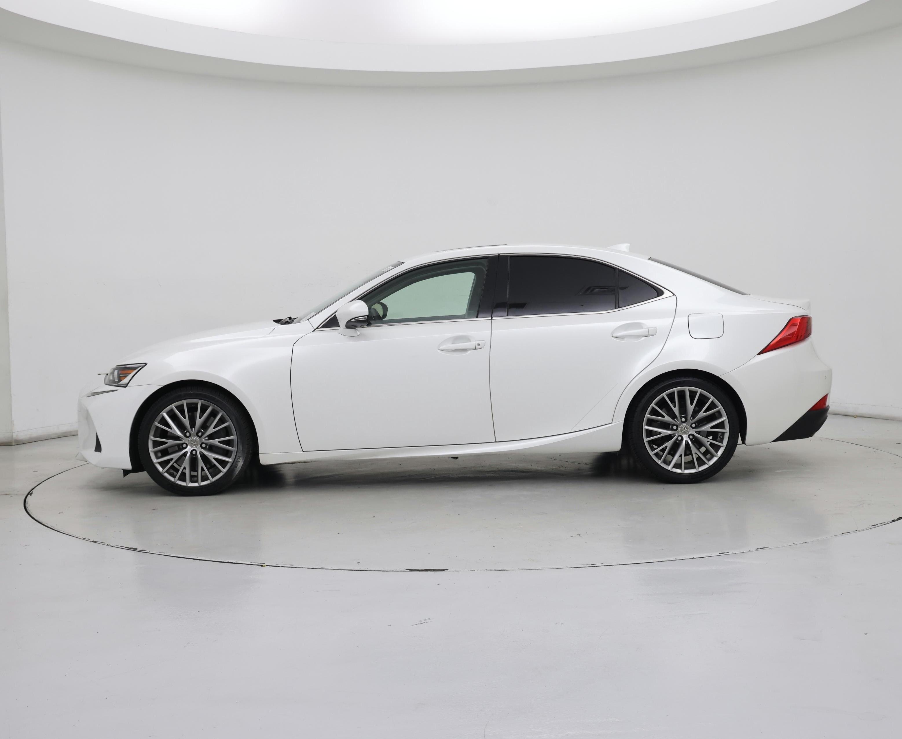 Thumbnail: 2018 Lexus IS - 3