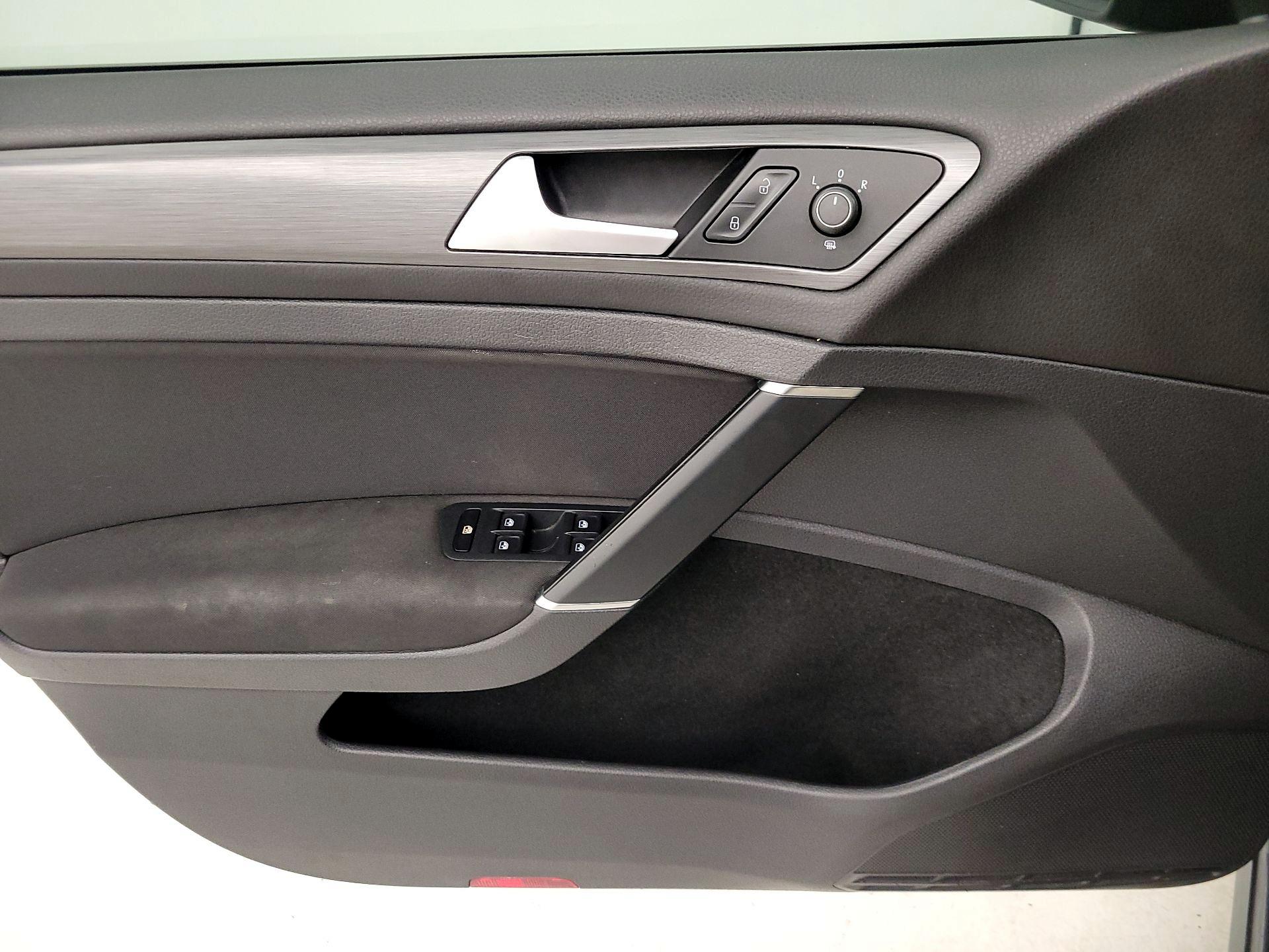 Thumbnail: 2019 Volkswagen Golf - 12