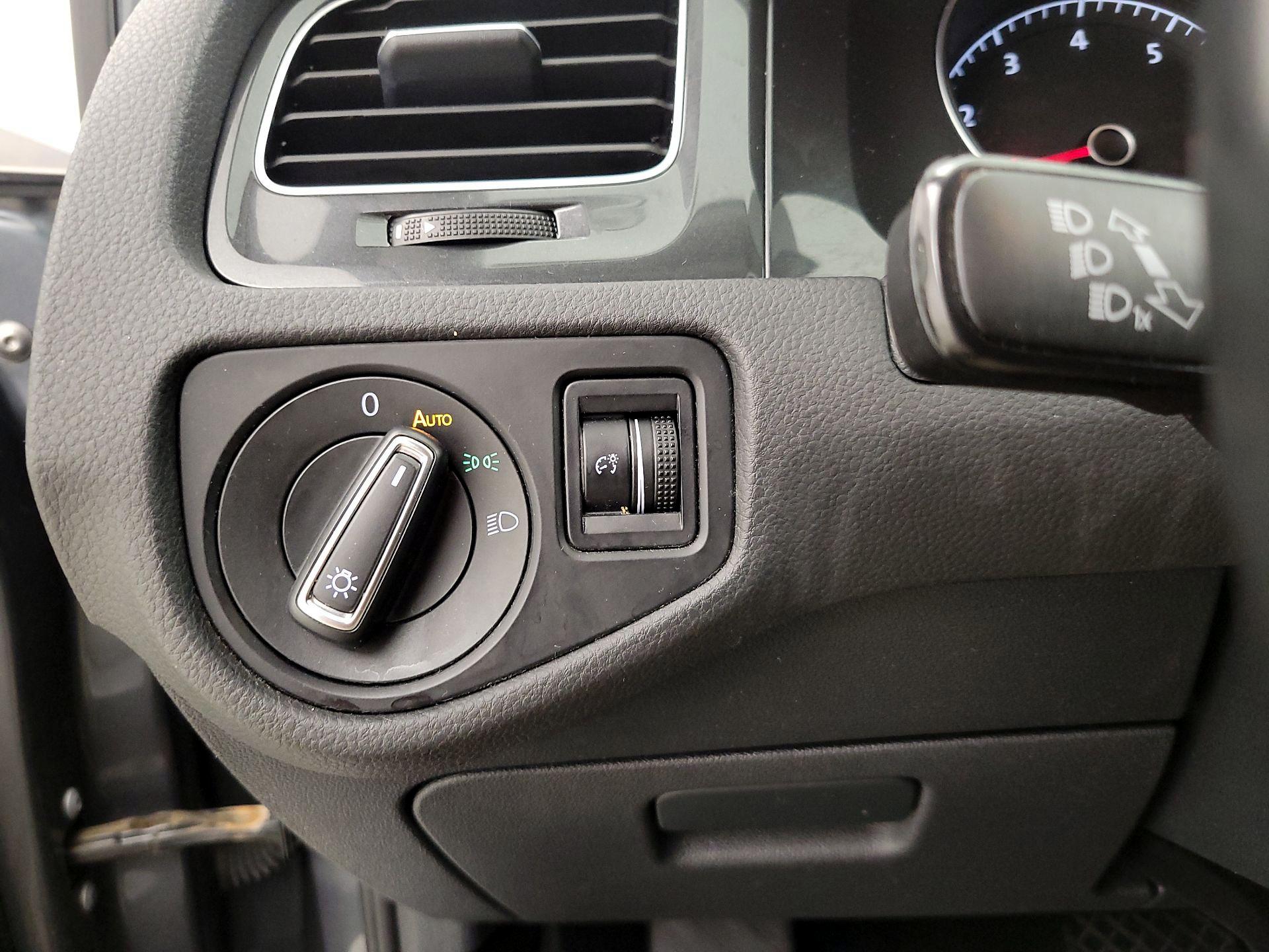 Thumbnail: 2019 Volkswagen Golf - 13