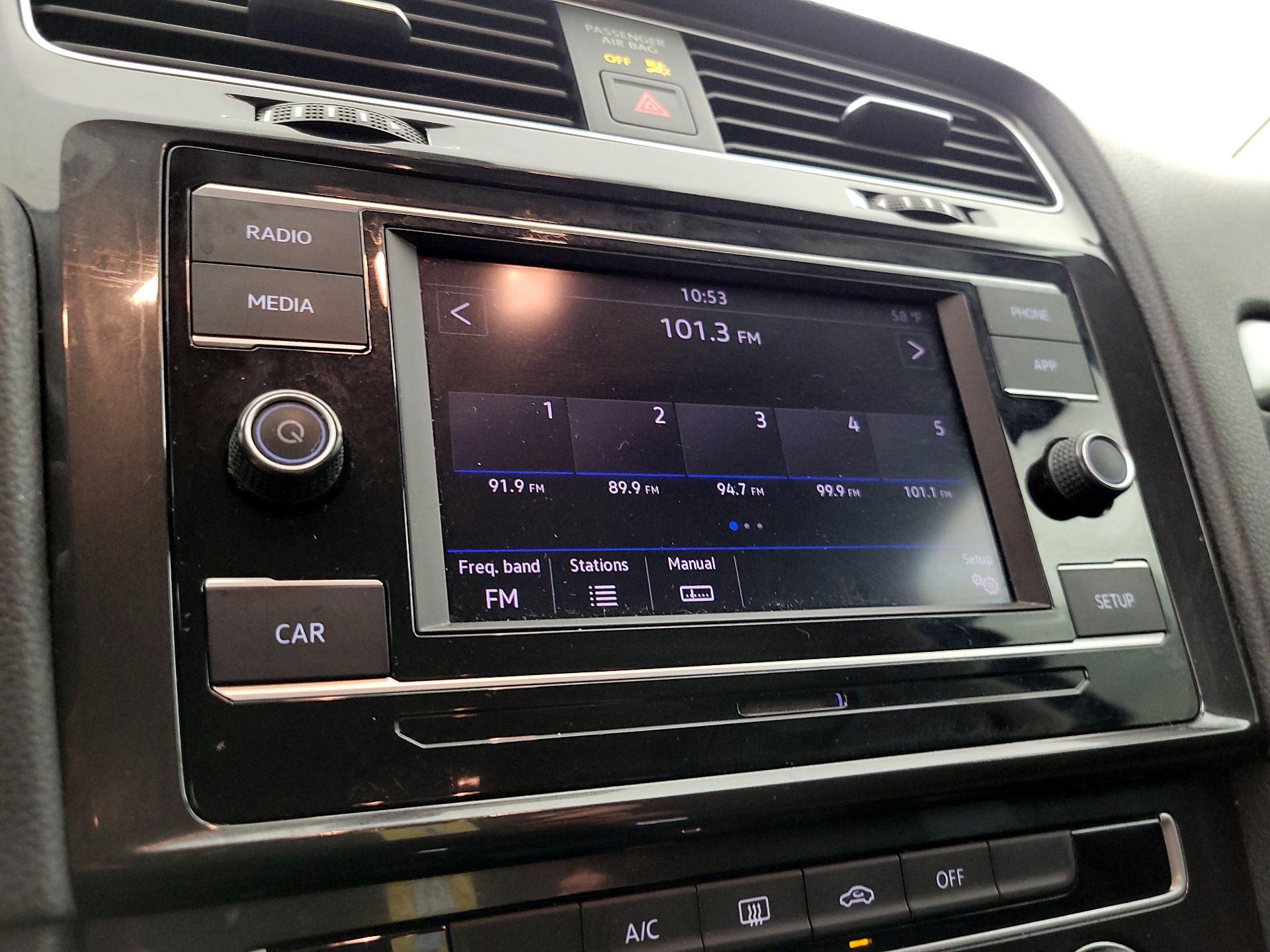 Thumbnail: 2019 Volkswagen Golf - 15