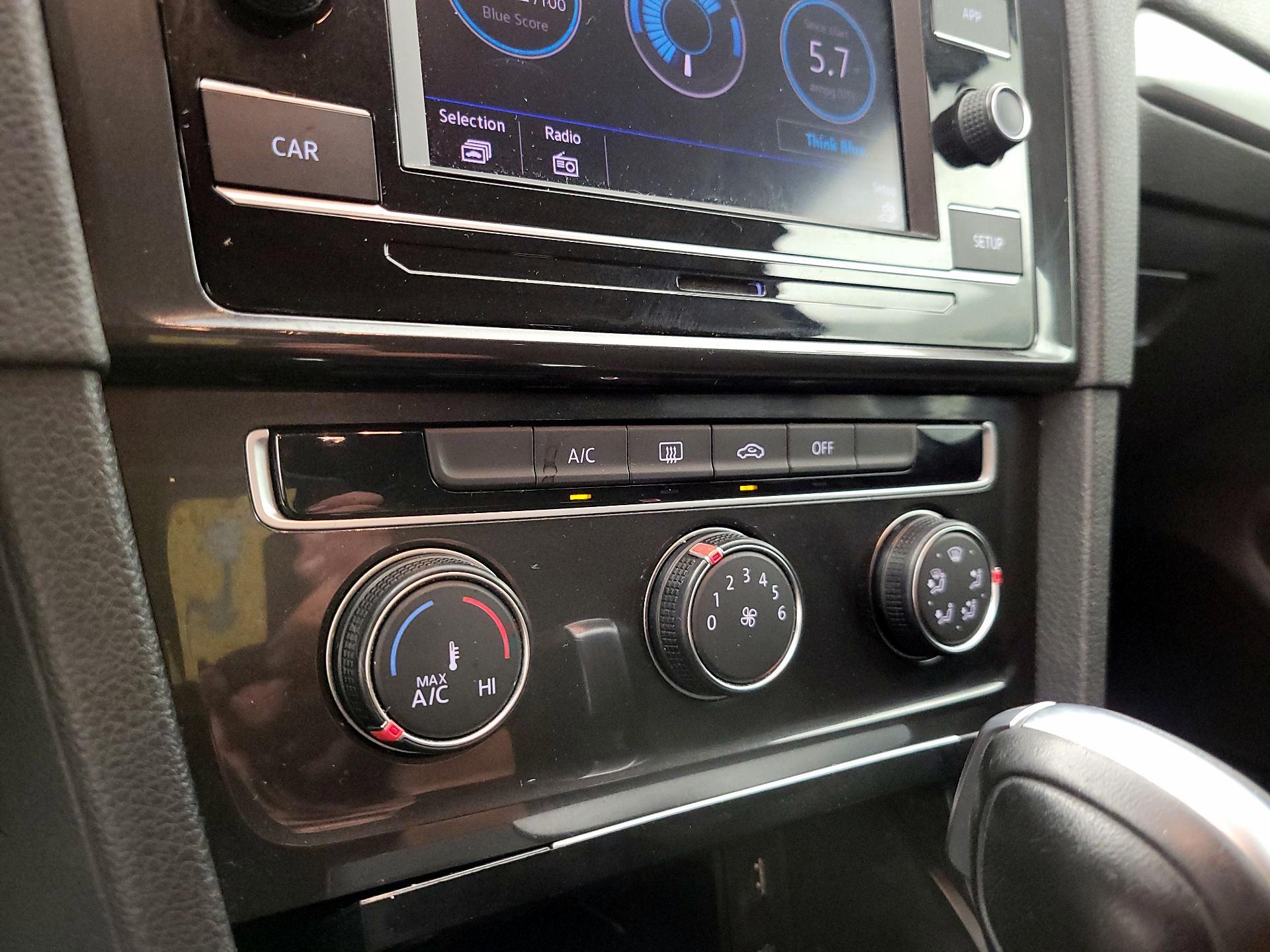 Thumbnail: 2019 Volkswagen Golf - 16