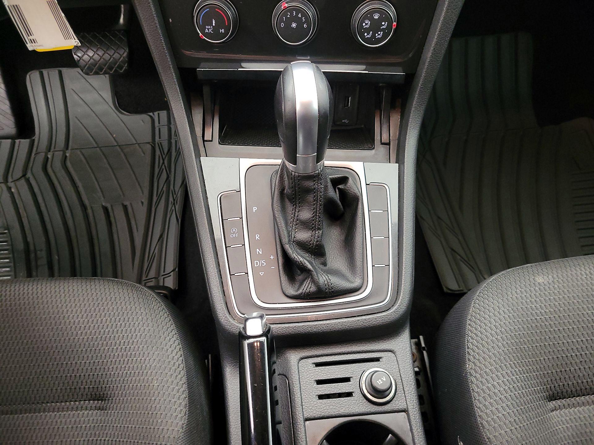 Thumbnail: 2019 Volkswagen Golf - 17