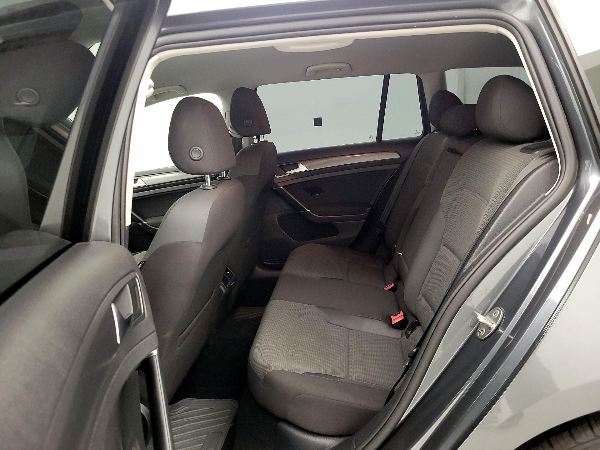 Thumbnail: 2019 Volkswagen Golf - 19