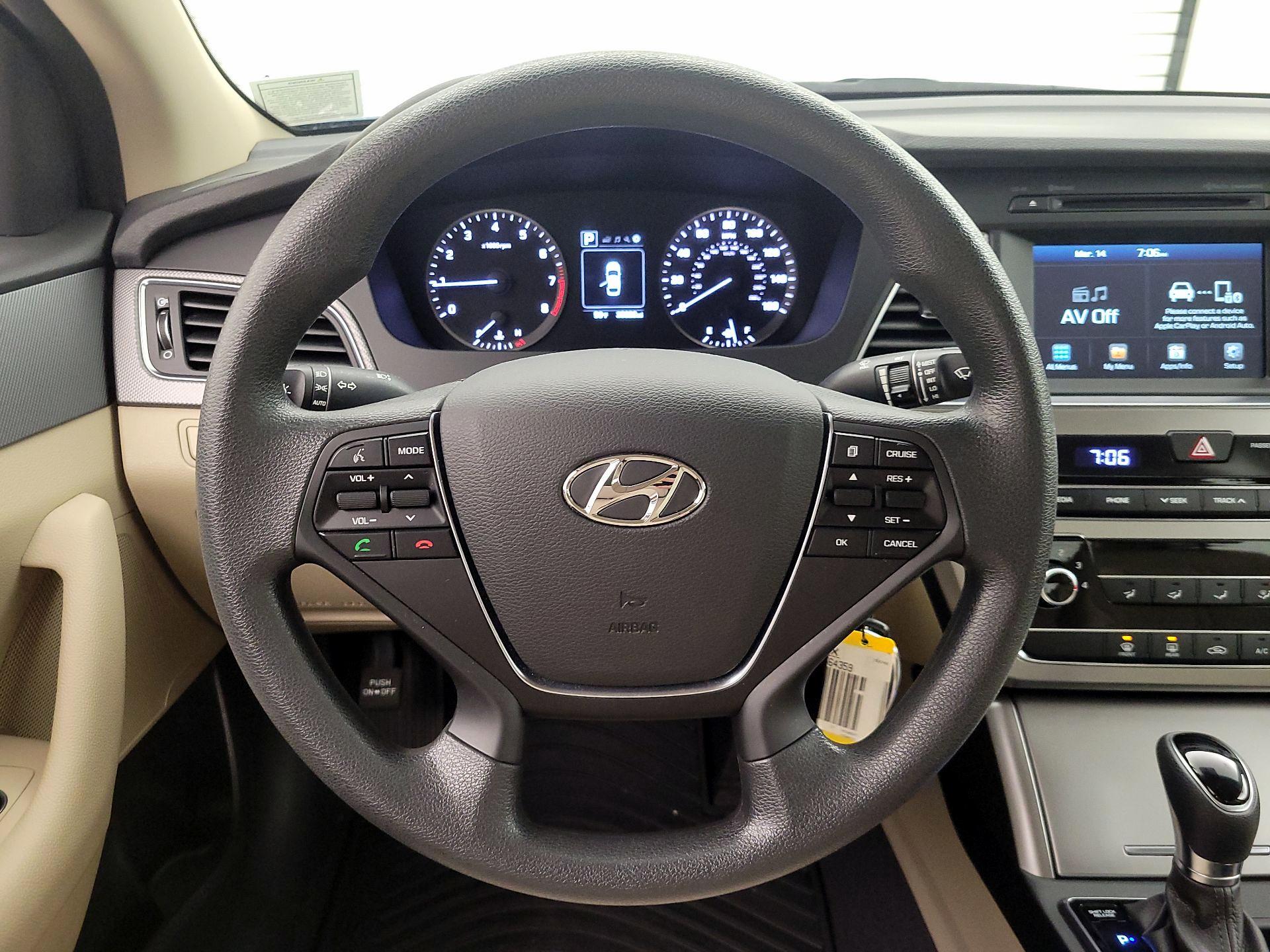 Thumbnail: 2017 Hyundai Sonata - 10