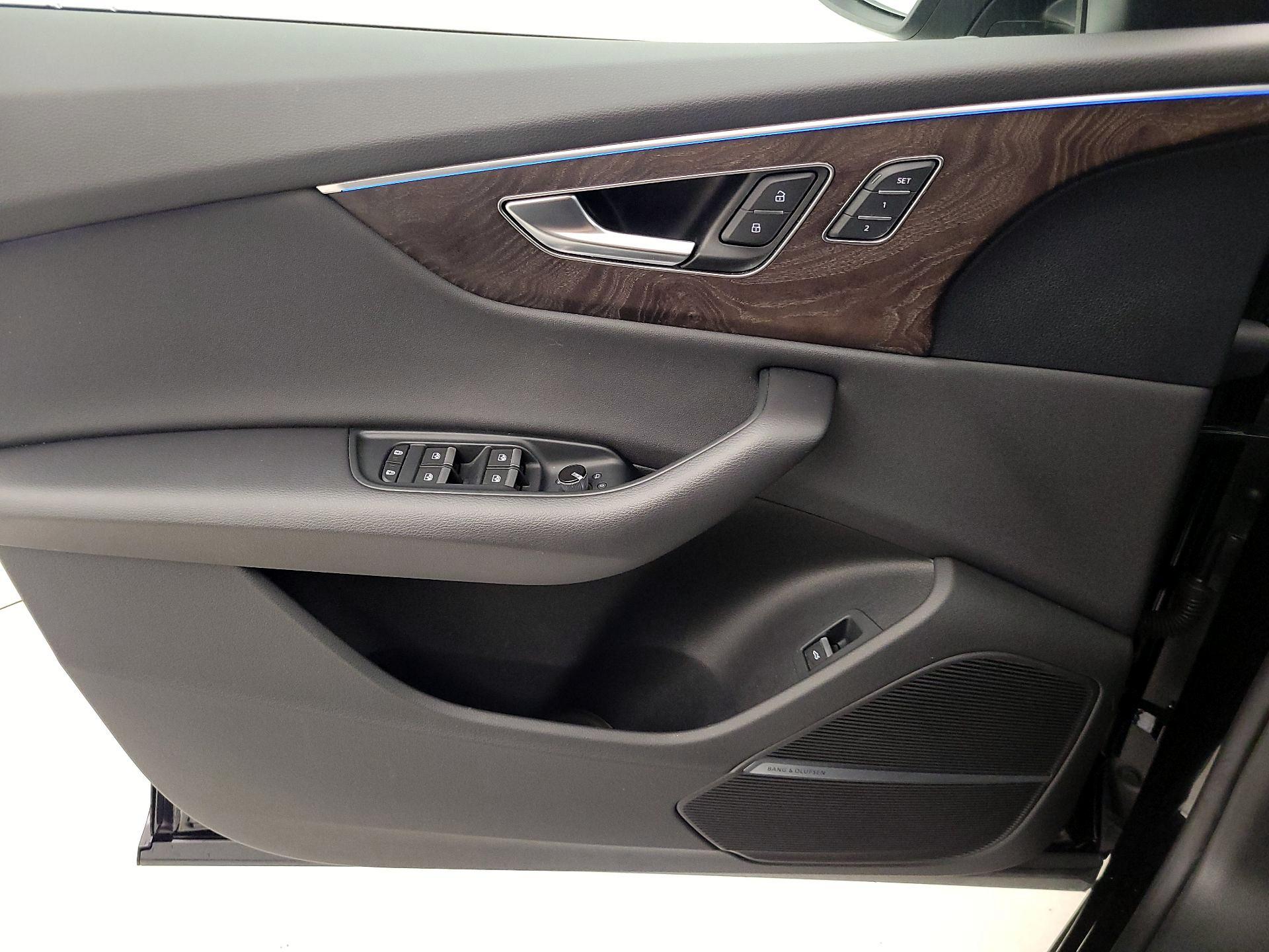 Thumbnail: 2020 Audi Q8 - 12