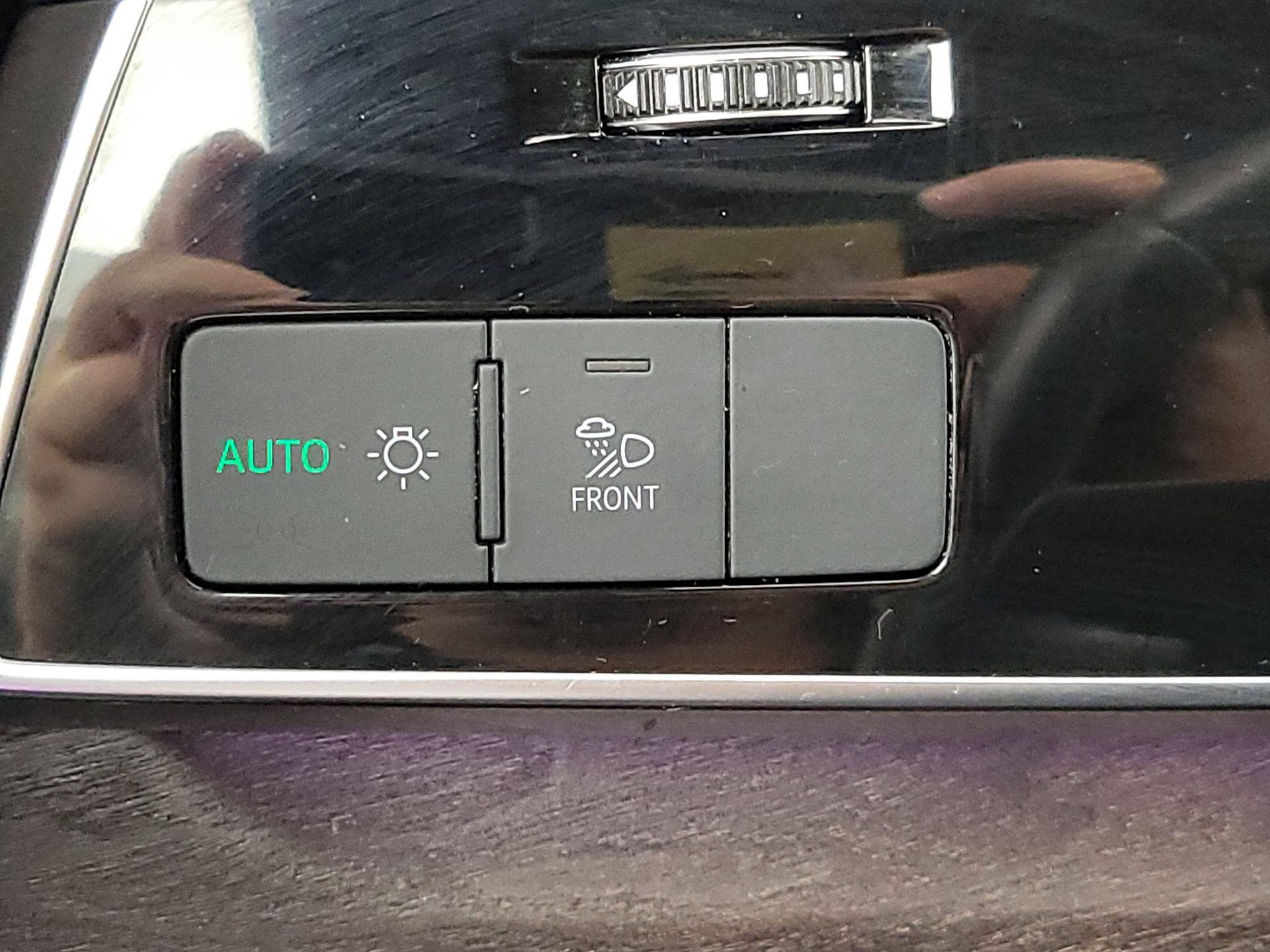 Thumbnail: 2020 Audi Q8 - 13