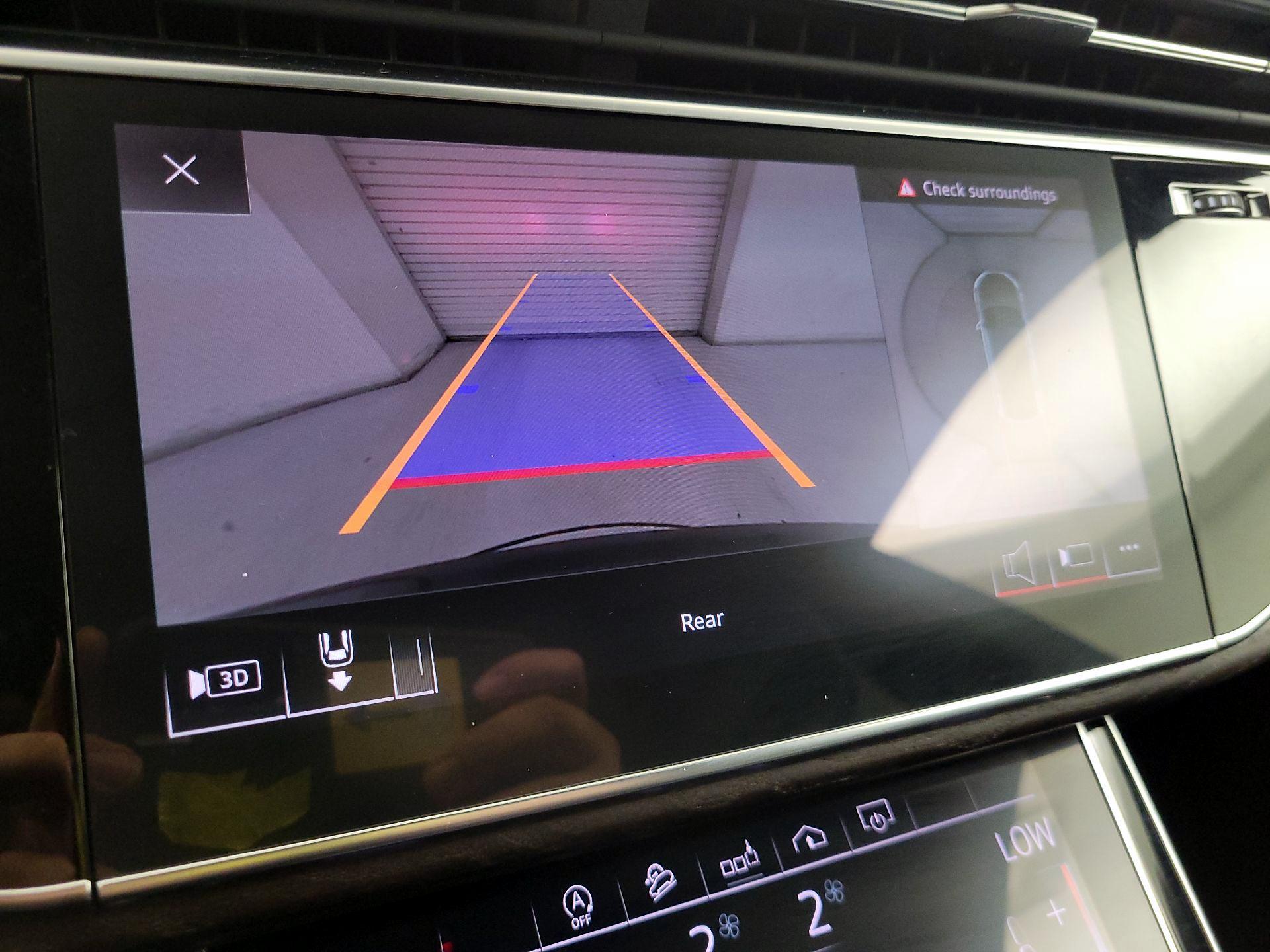 Thumbnail: 2020 Audi Q8 - 15