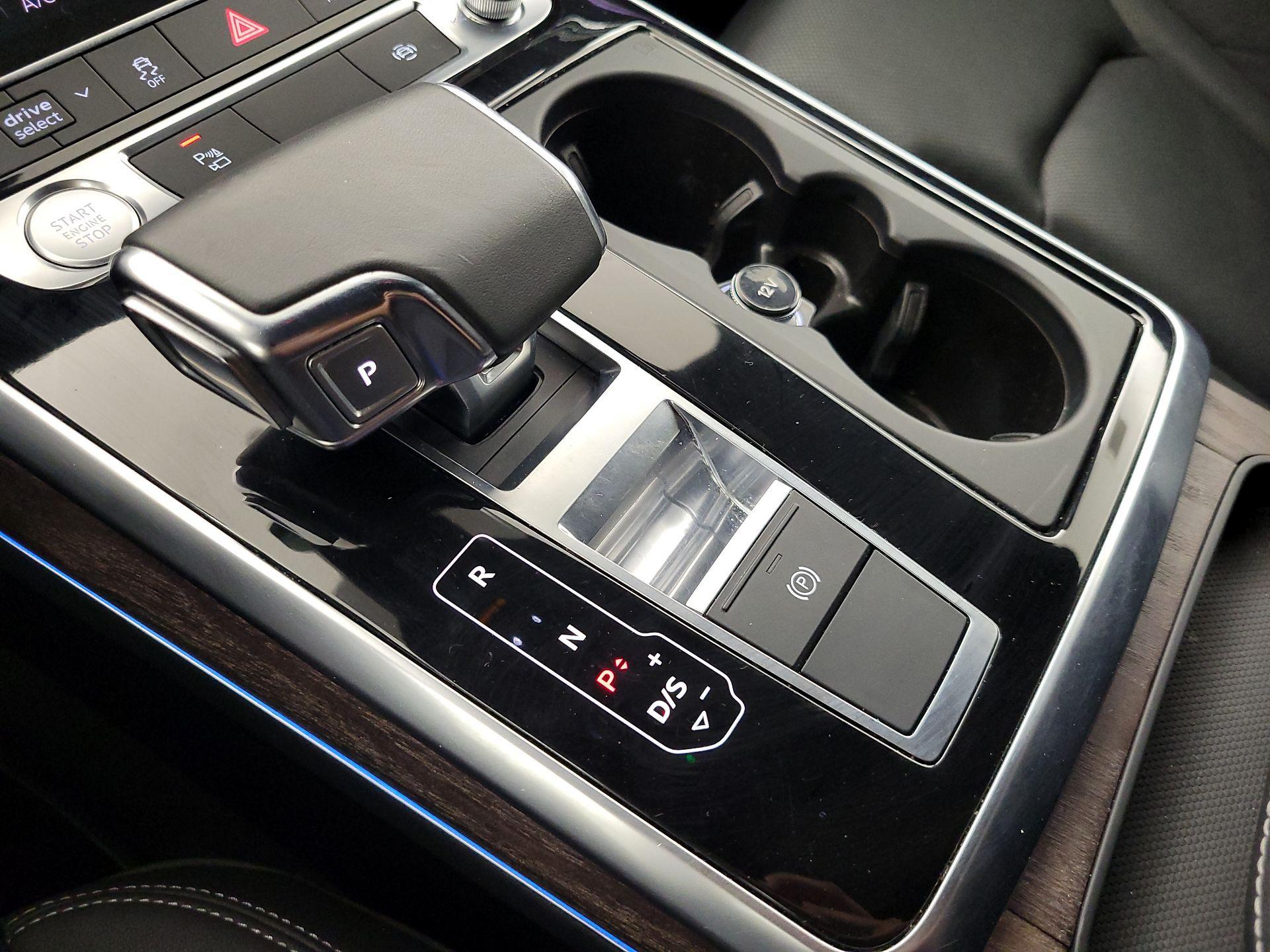 Thumbnail: 2020 Audi Q8 - 18