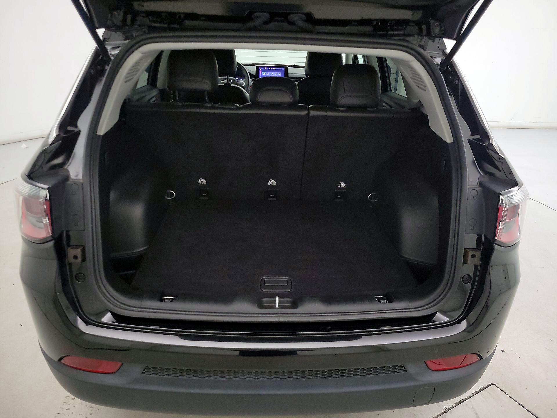 Thumbnail: 2022 Jeep Compass - 17