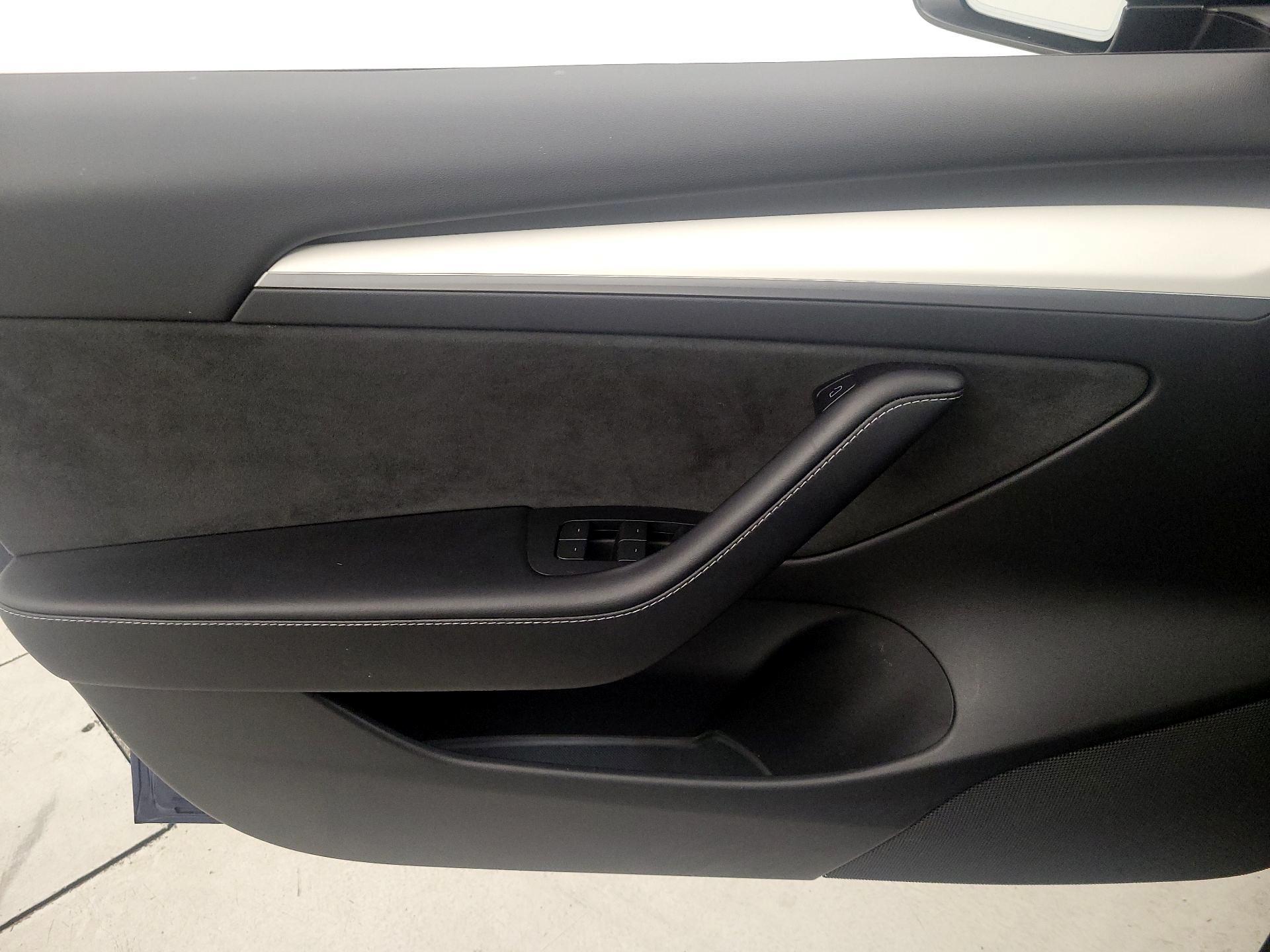 Thumbnail: 2022 Tesla Model 3 - 12