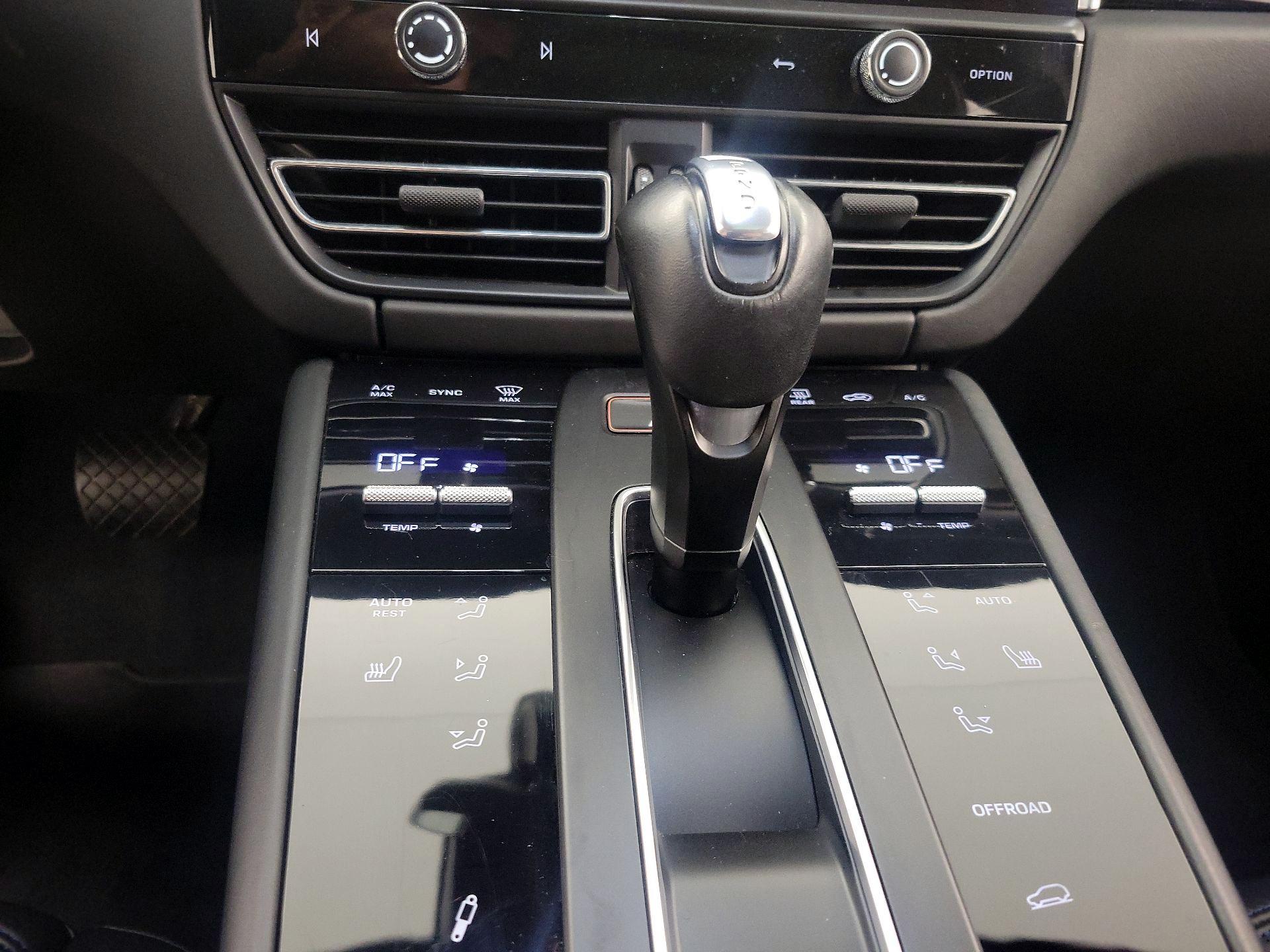Thumbnail: 2023 Porsche Macan - 18