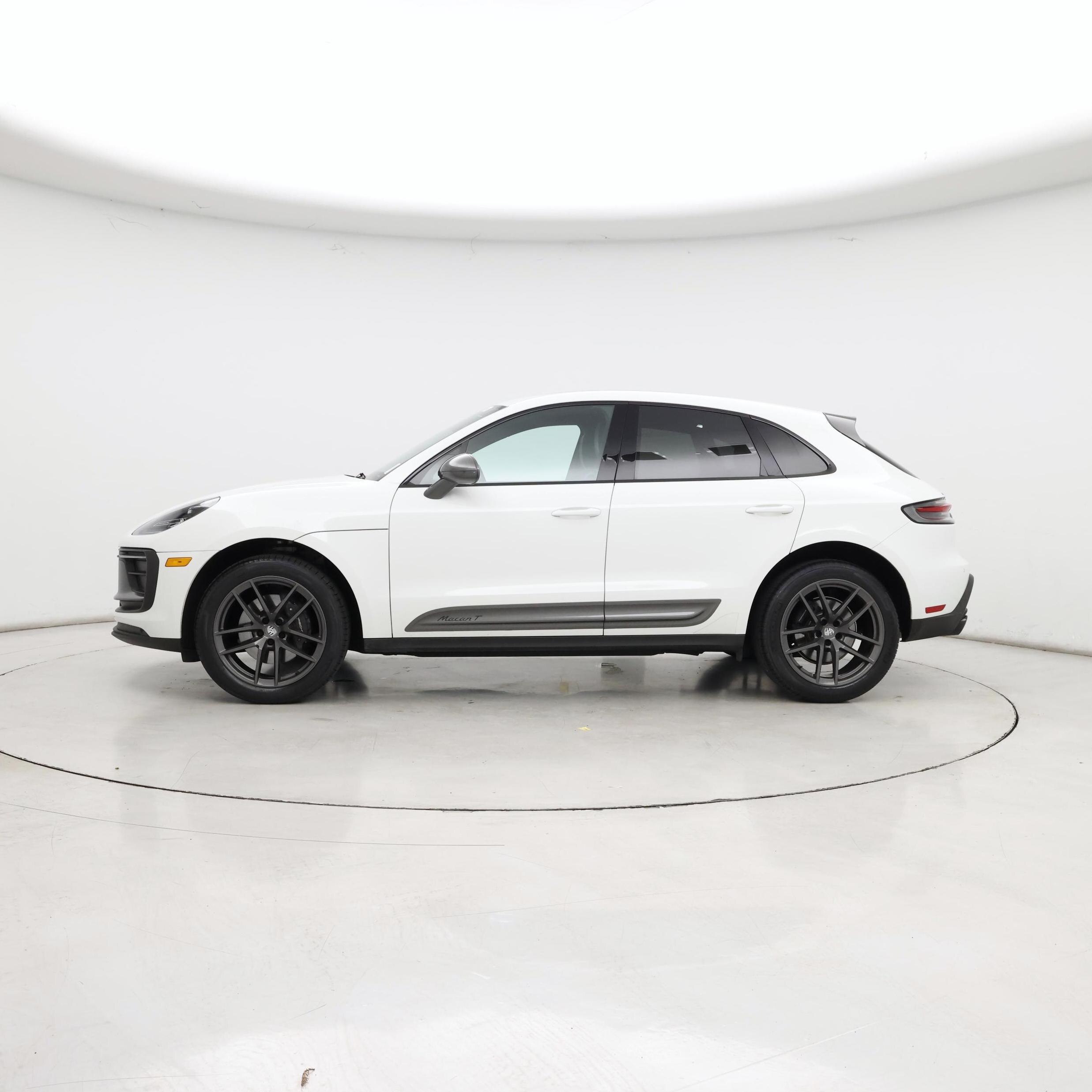 Thumbnail: 2023 Porsche Macan - 3