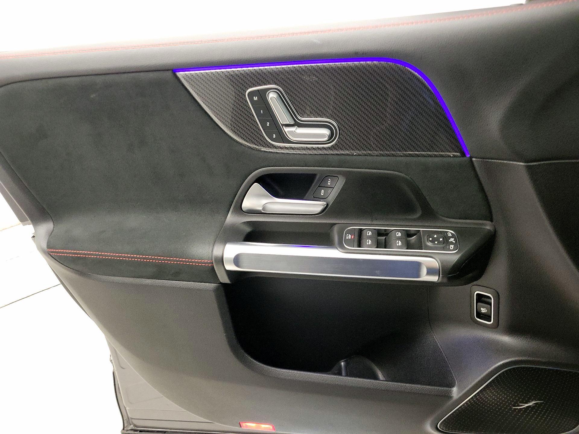 Thumbnail: 2021 Mercedes-Benz GLB - 12