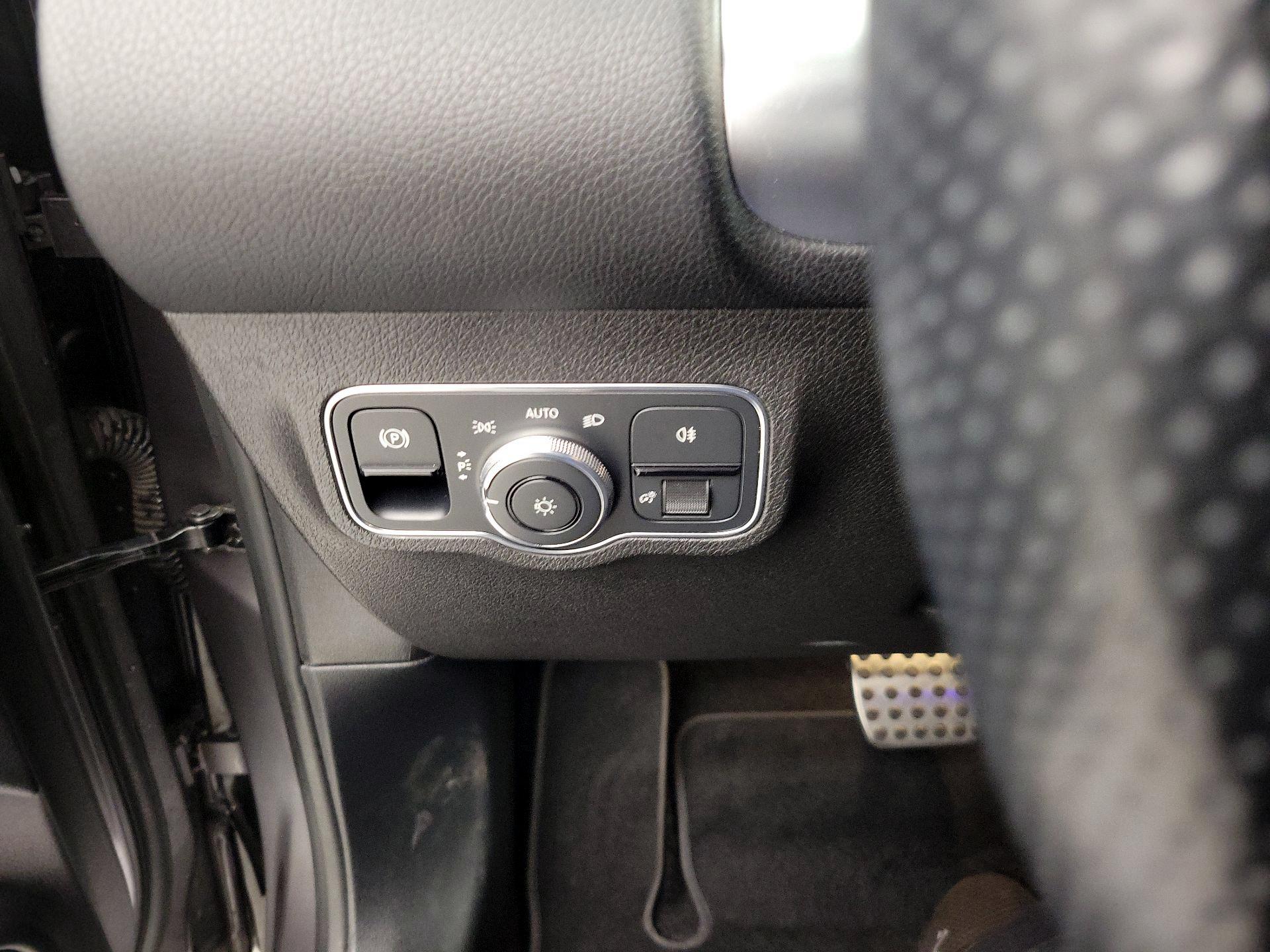 Thumbnail: 2021 Mercedes-Benz GLB - 13