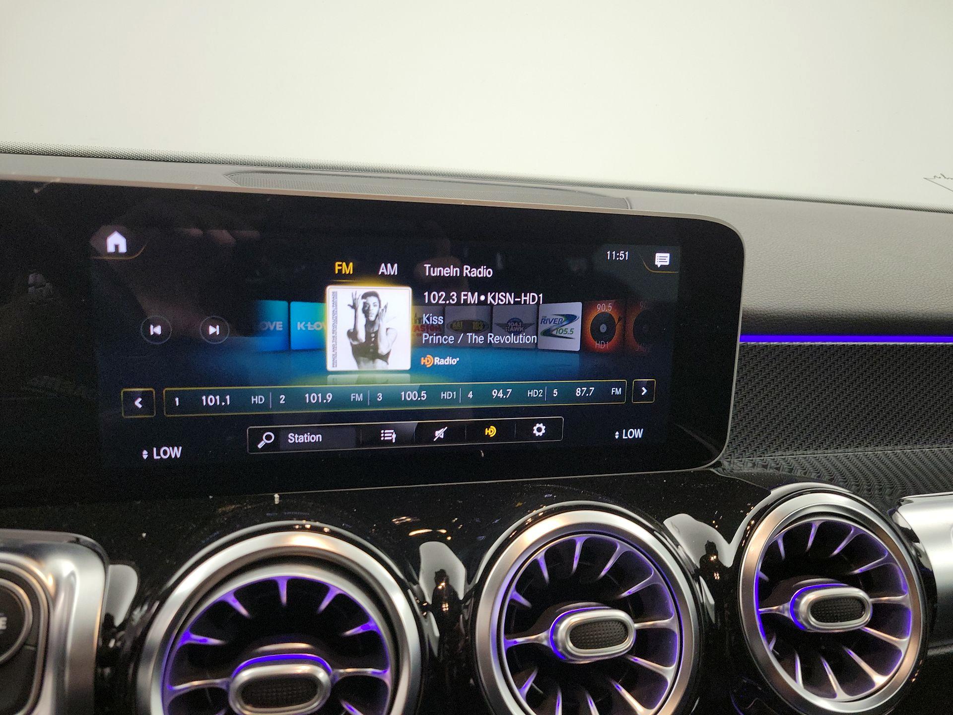 Thumbnail: 2021 Mercedes-Benz GLB - 16