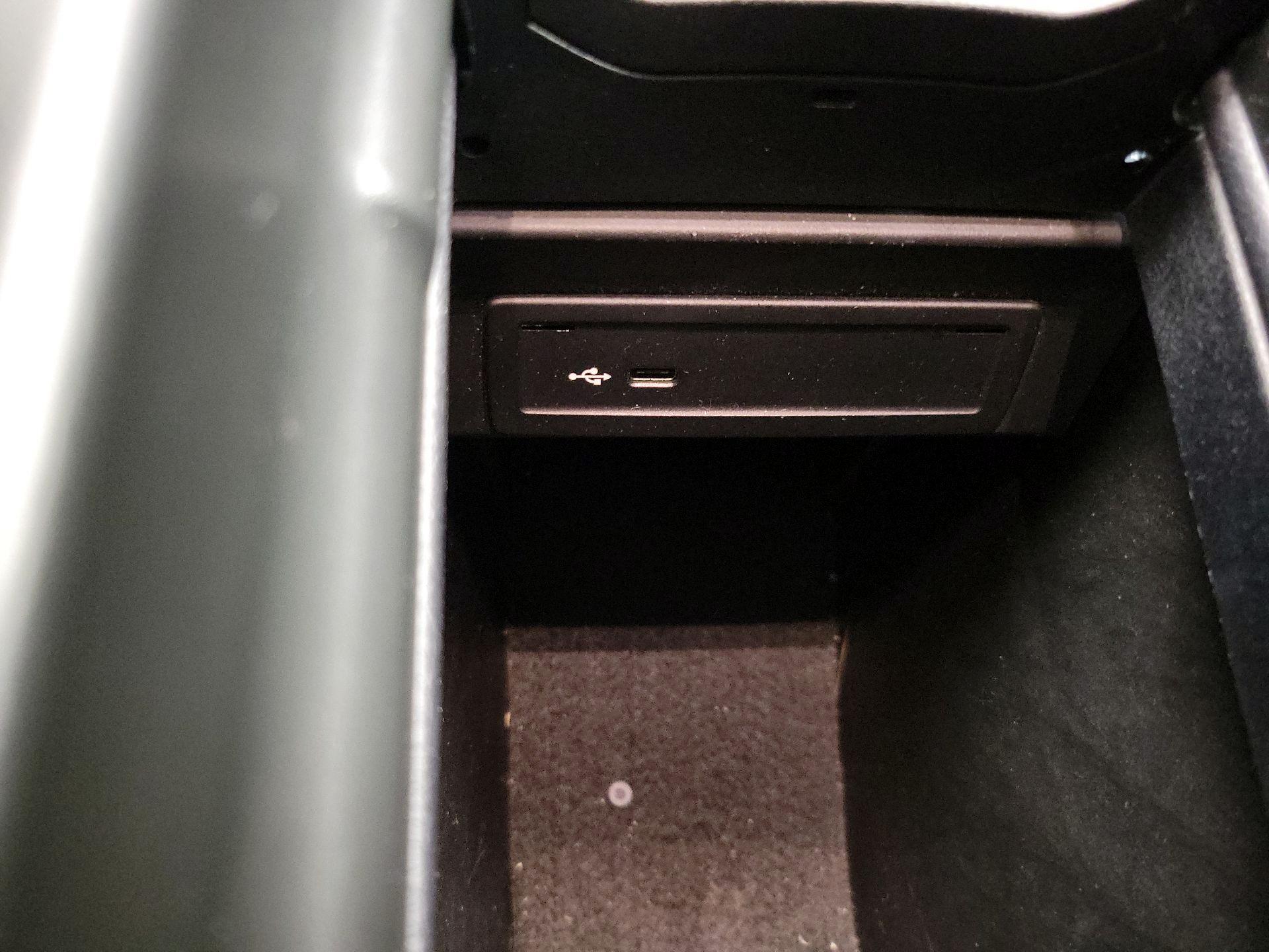 Thumbnail: 2021 Mercedes-Benz GLB - 19