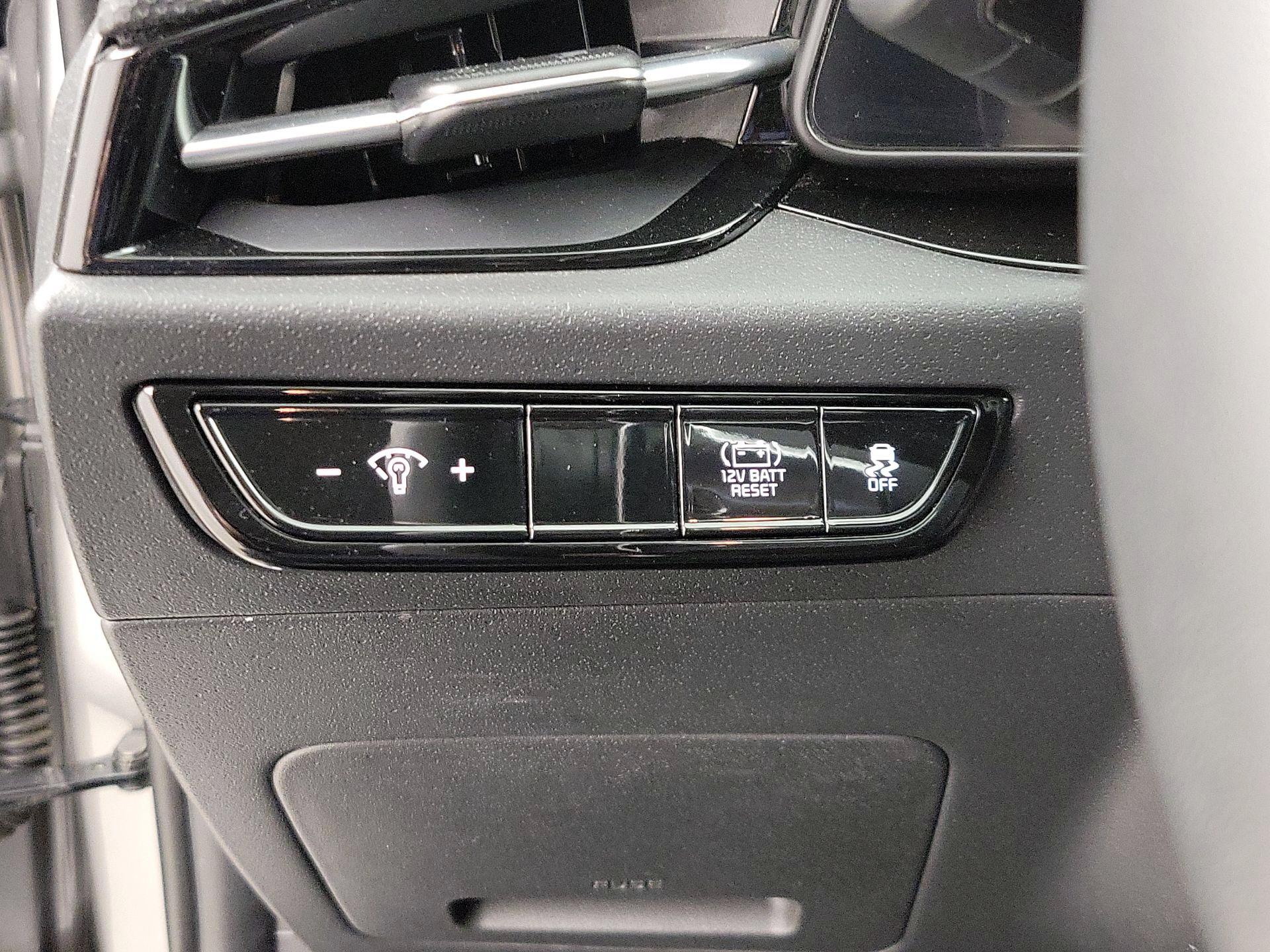 Thumbnail: 2024 Kia Niro - 13