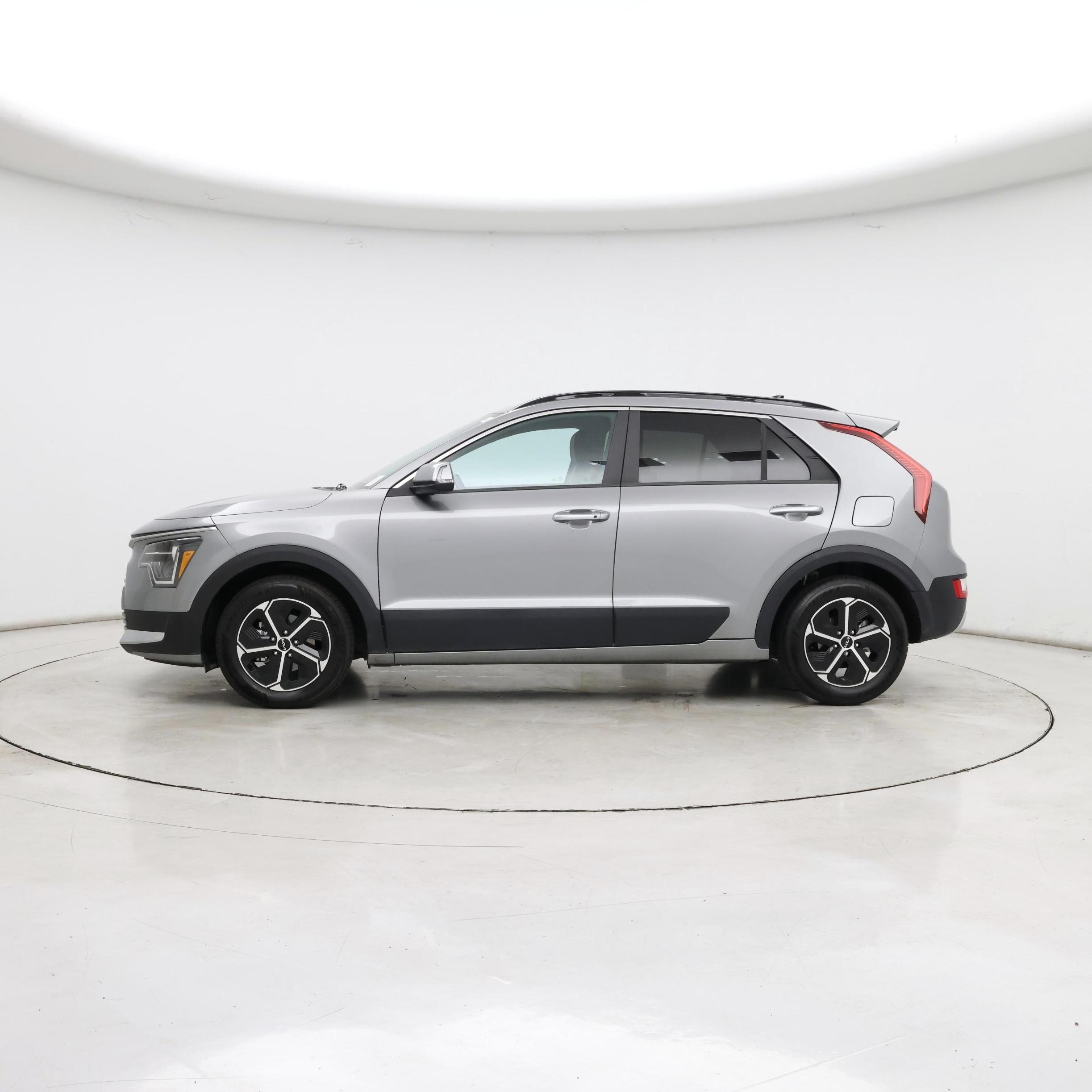 Thumbnail: 2024 Kia Niro - 3