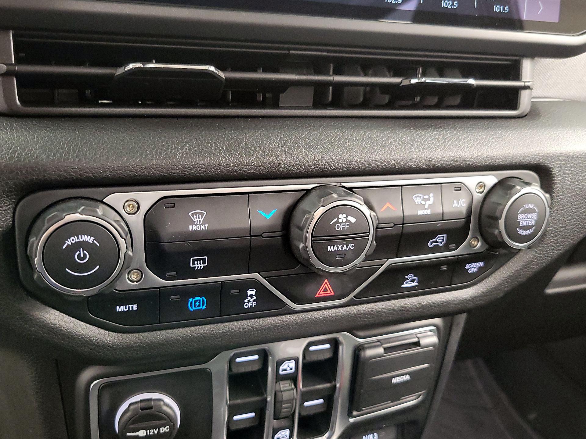 Thumbnail: 2025 Jeep Wrangler - 16