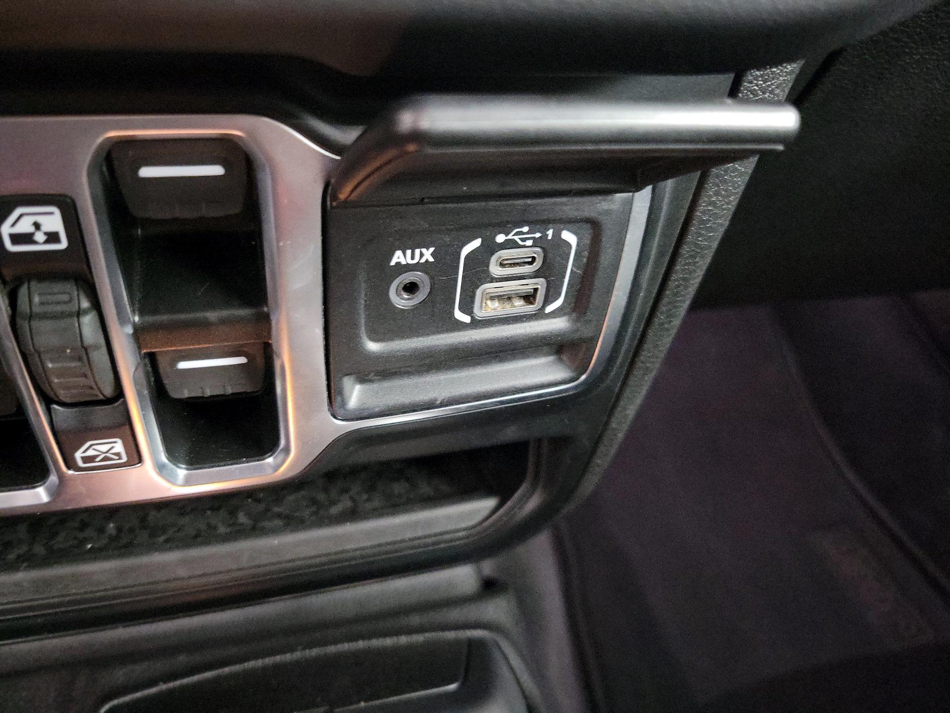 Thumbnail: 2025 Jeep Wrangler - 18