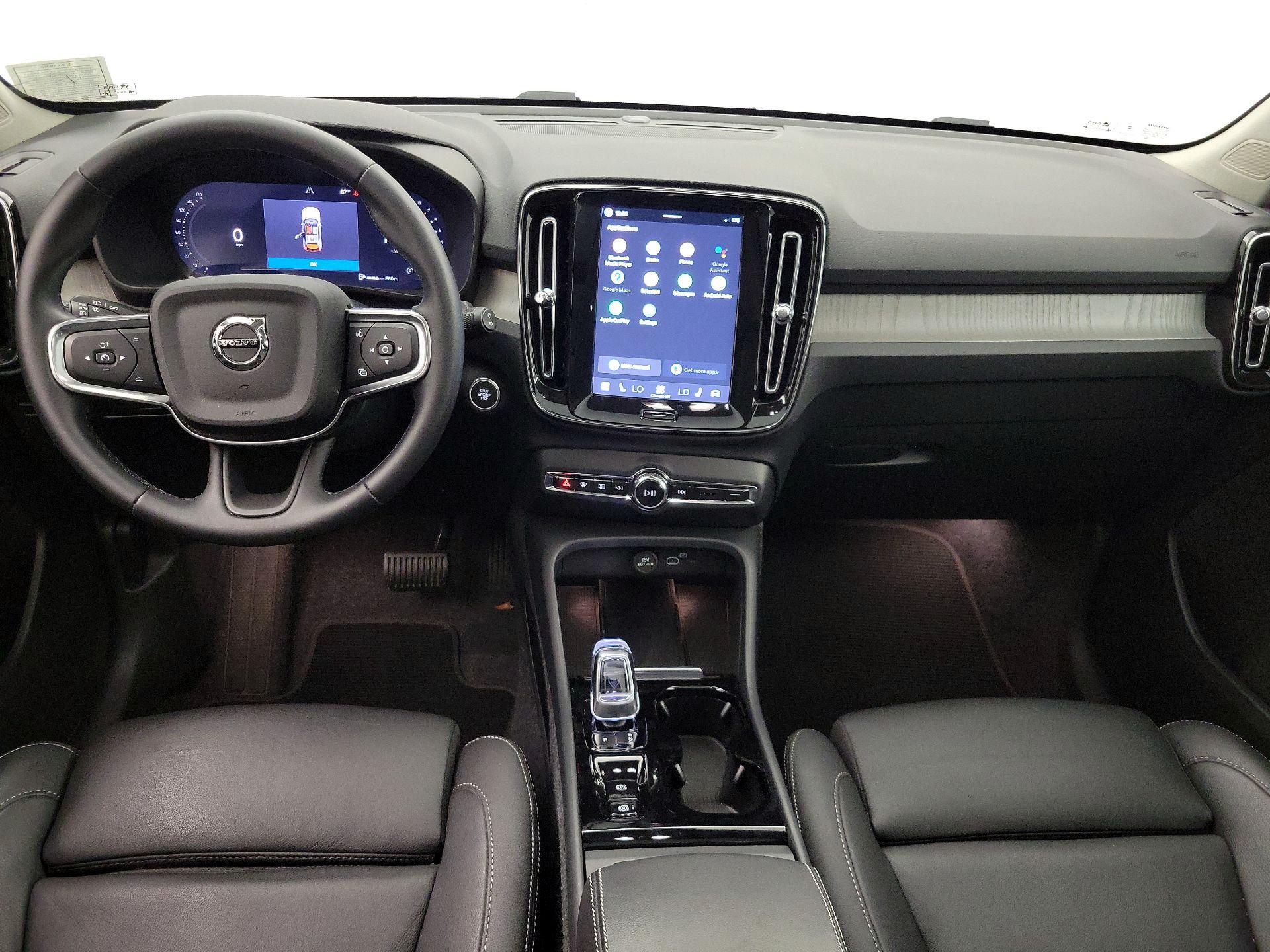 Thumbnail: 2025 Volvo XC40 - 9