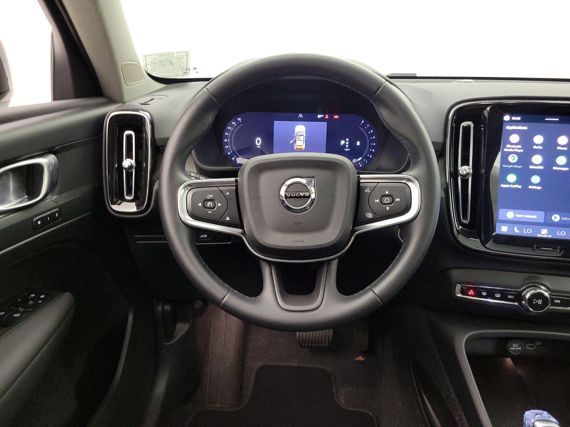Thumbnail: 2025 Volvo XC40 - 10
