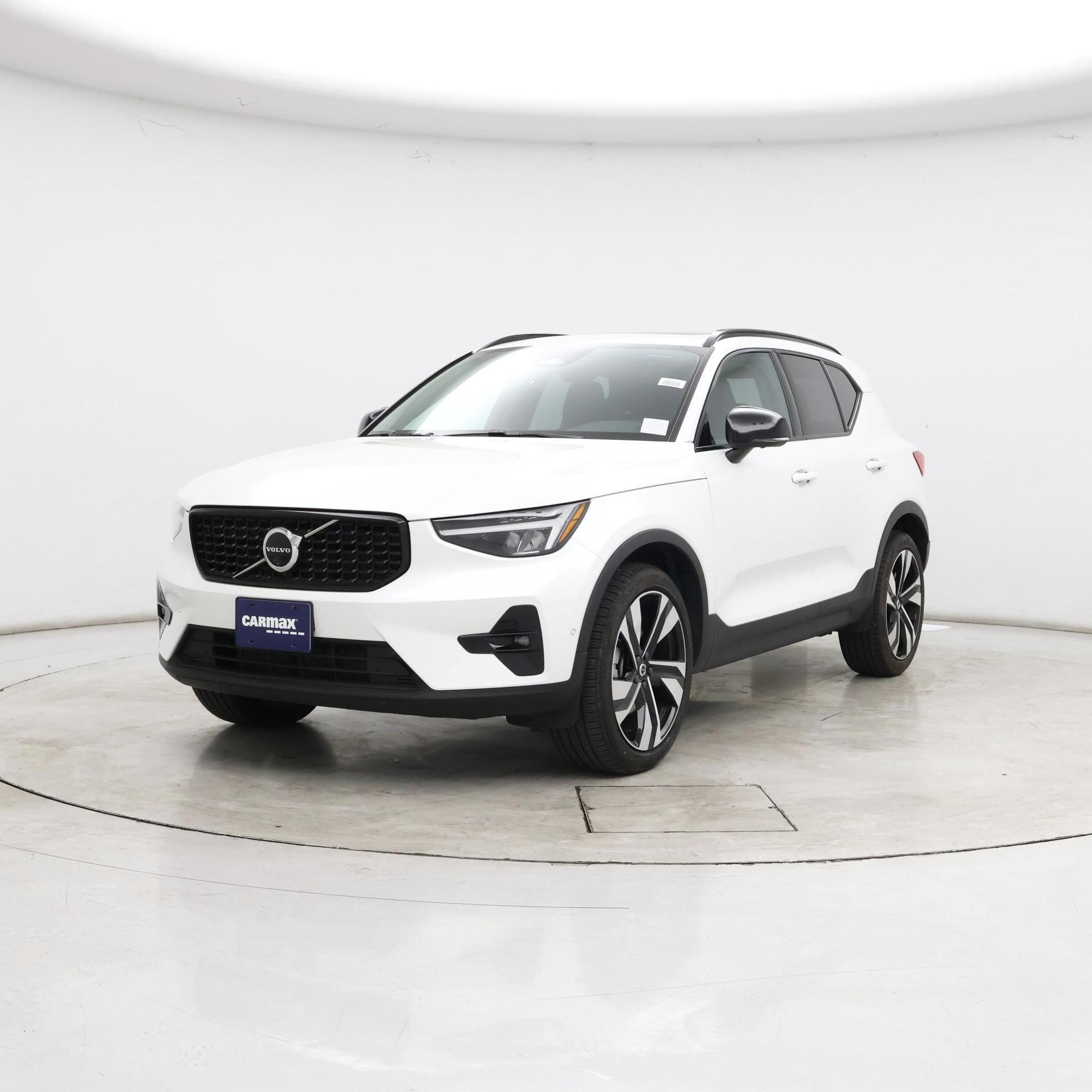 Thumbnail: 2025 Volvo XC40 - 4