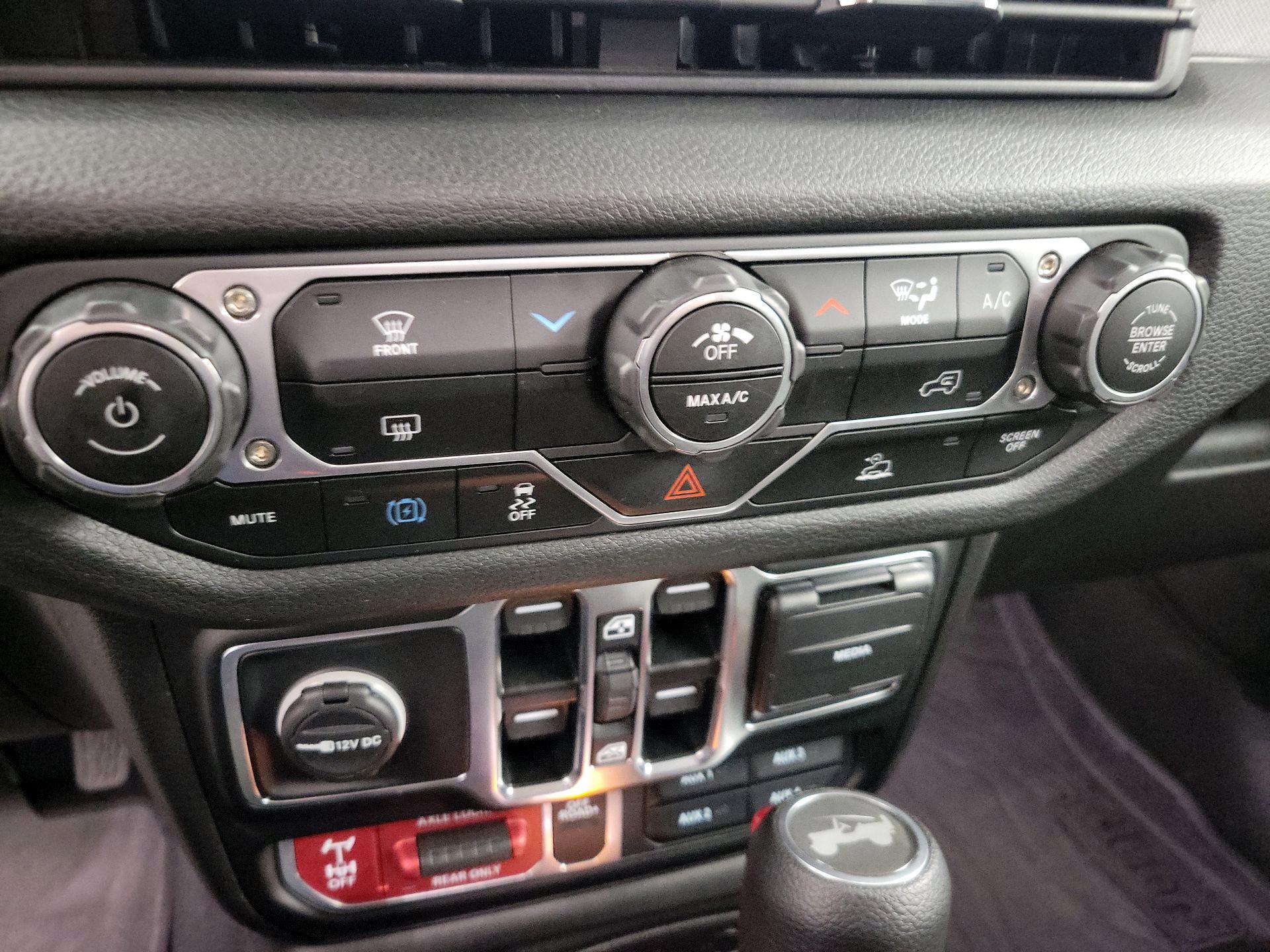 Thumbnail: 2025 Jeep Wrangler - 16