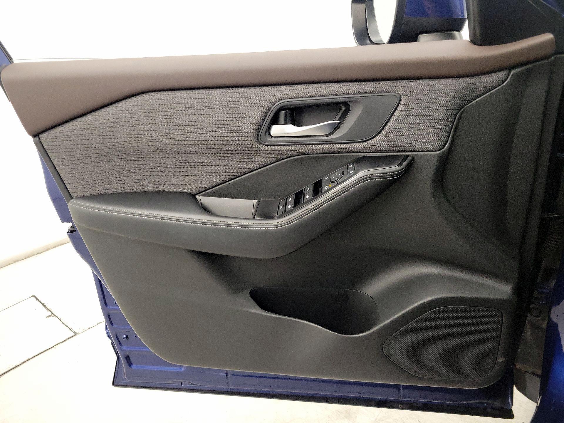 Thumbnail: 2023 Nissan Rogue - 12