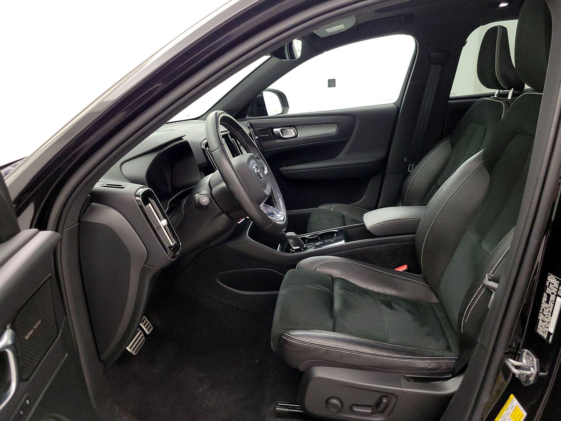 Thumbnail: 2021 Volvo XC40 - 11