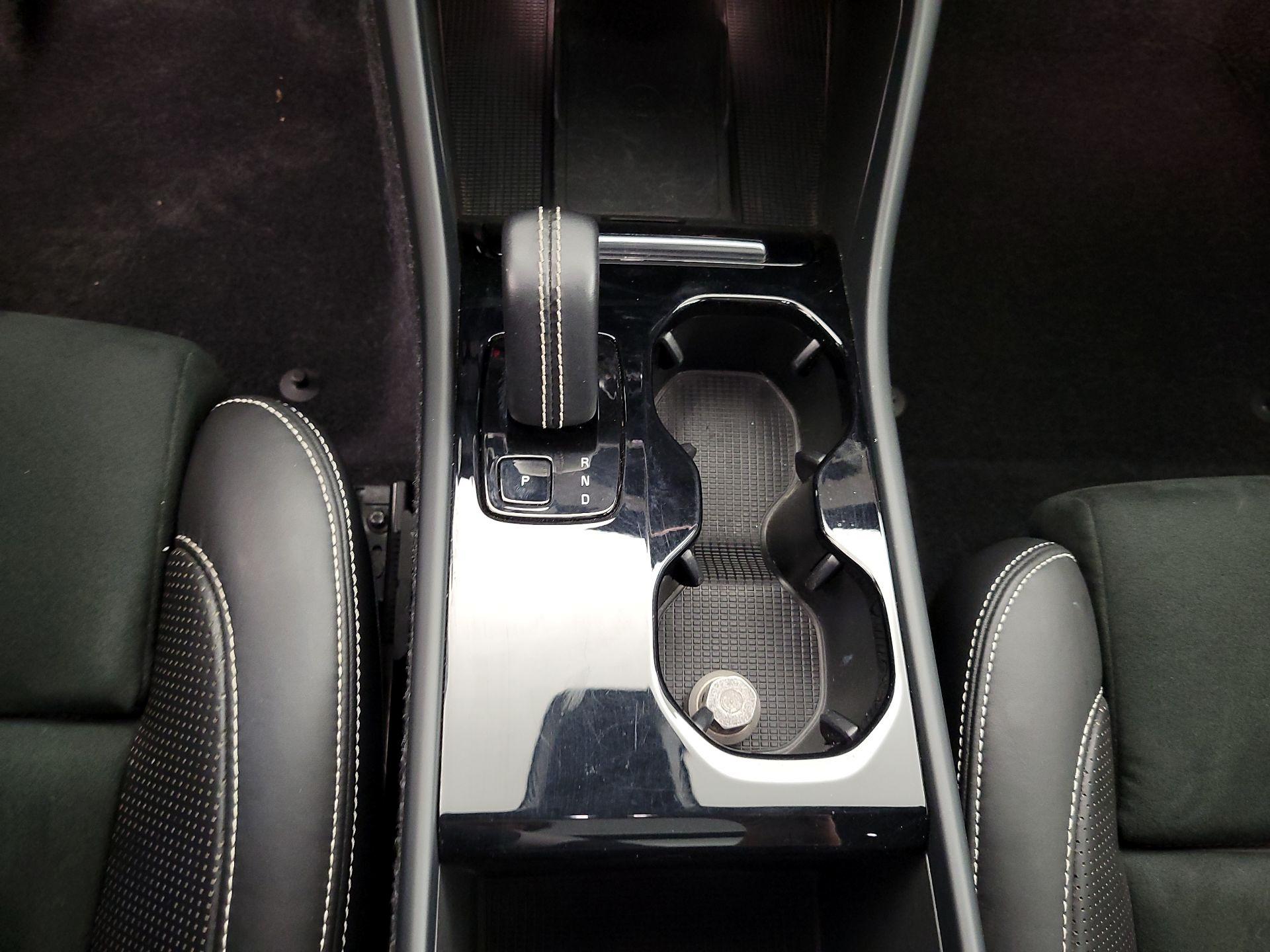 Thumbnail: 2021 Volvo XC40 - 17