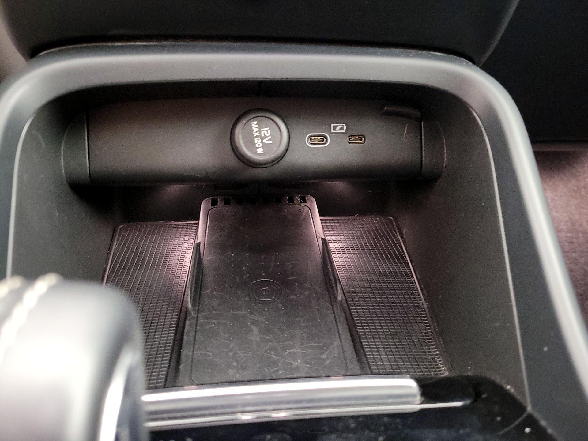 Thumbnail: 2021 Volvo XC40 - 18