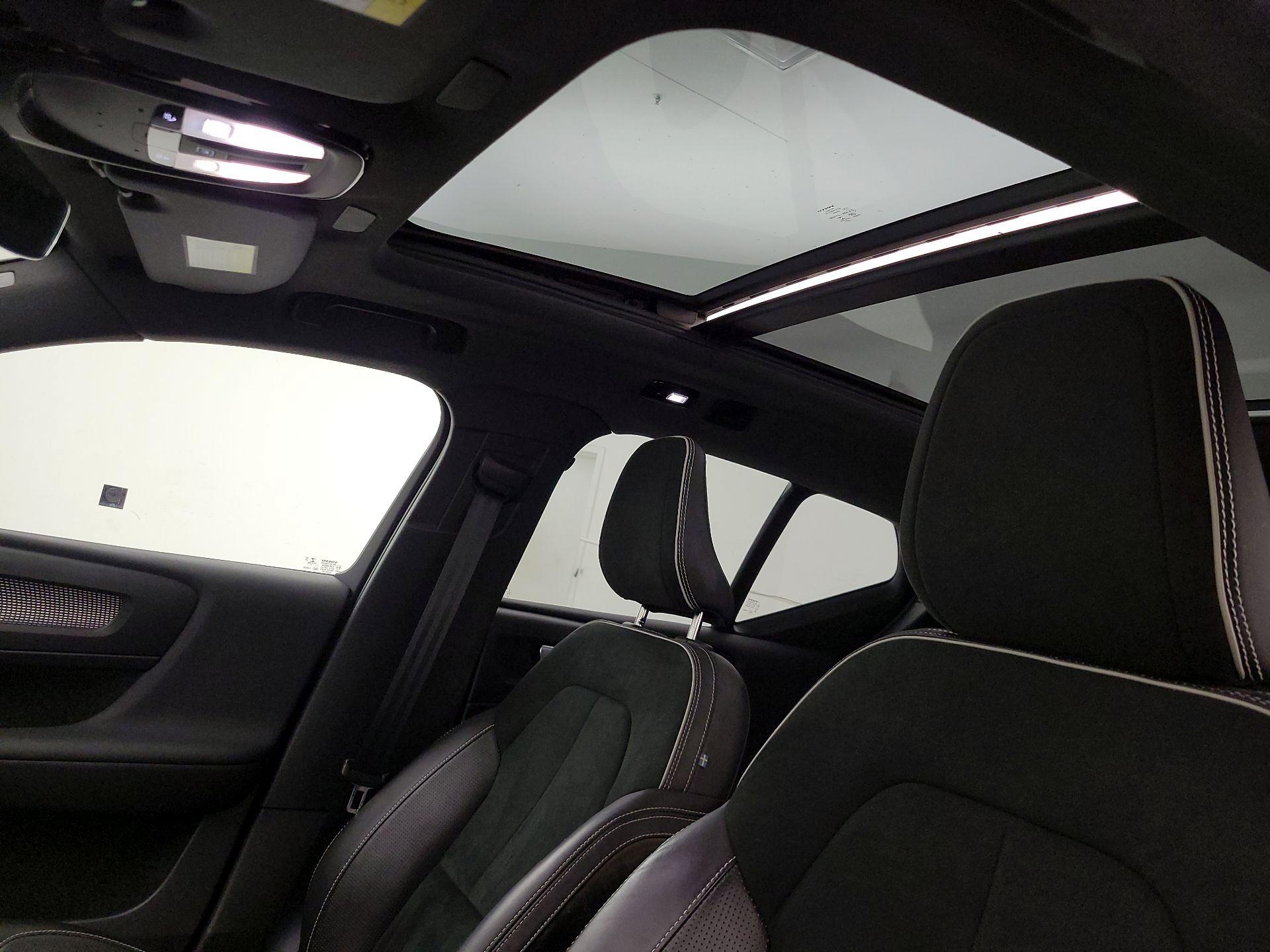 Thumbnail: 2021 Volvo XC40 - 19