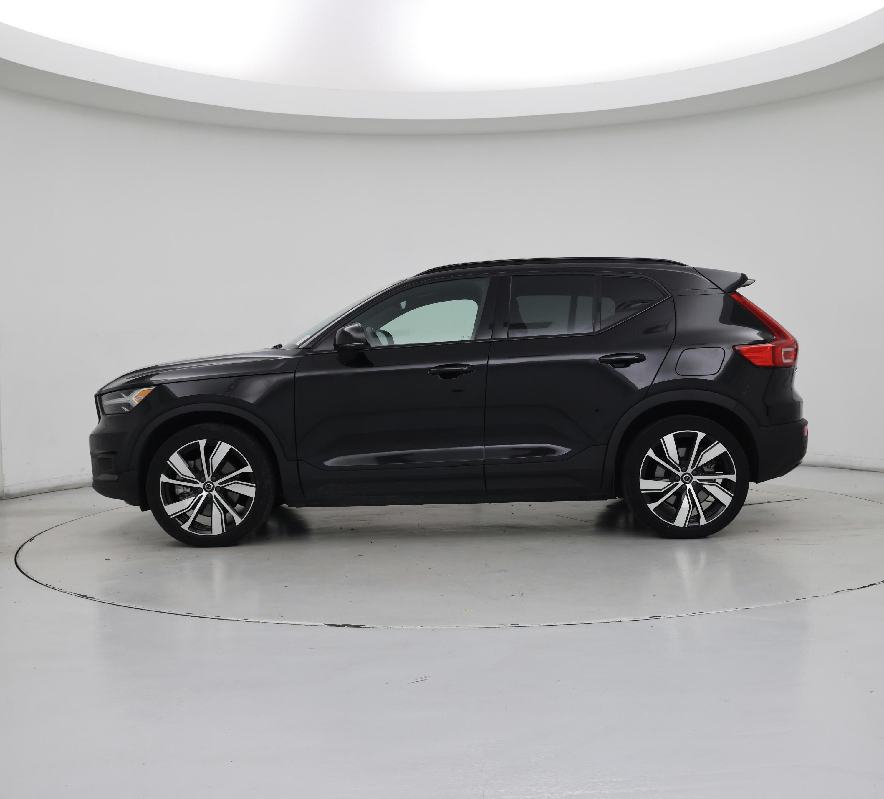 Thumbnail: 2021 Volvo XC40 - 3