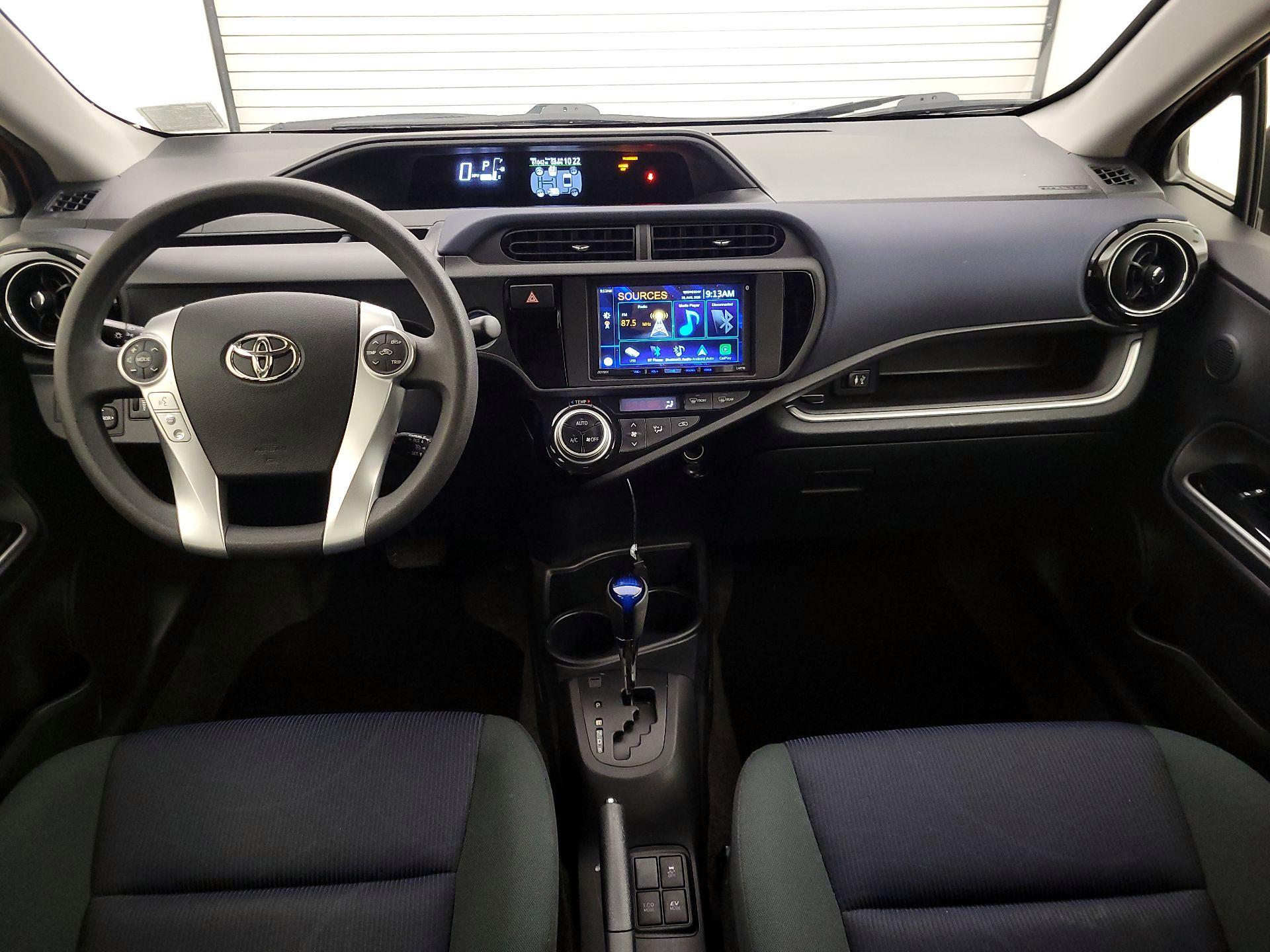 Thumbnail: 2015 Toyota Prius c - 9