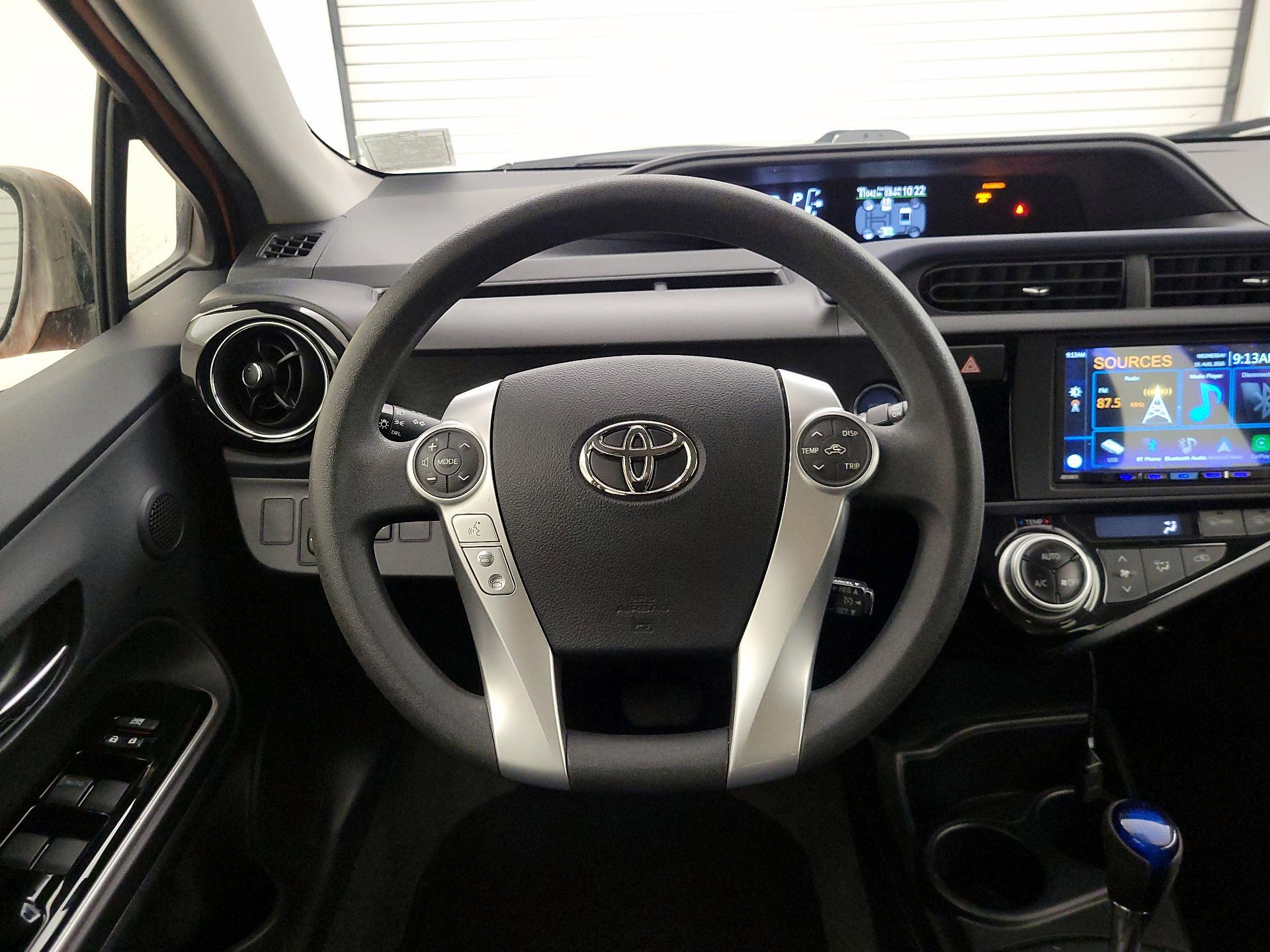 Thumbnail: 2015 Toyota Prius c - 10