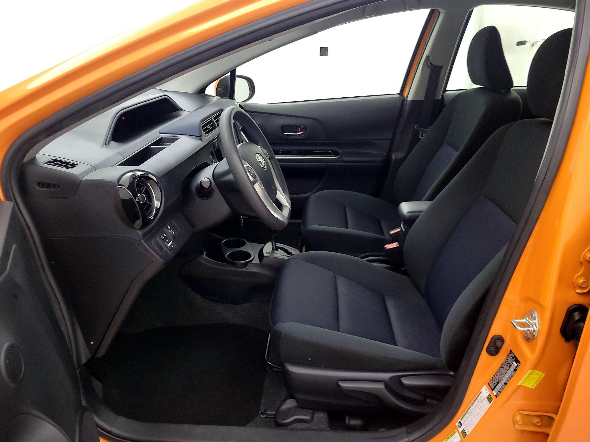 Thumbnail: 2015 Toyota Prius c - 11