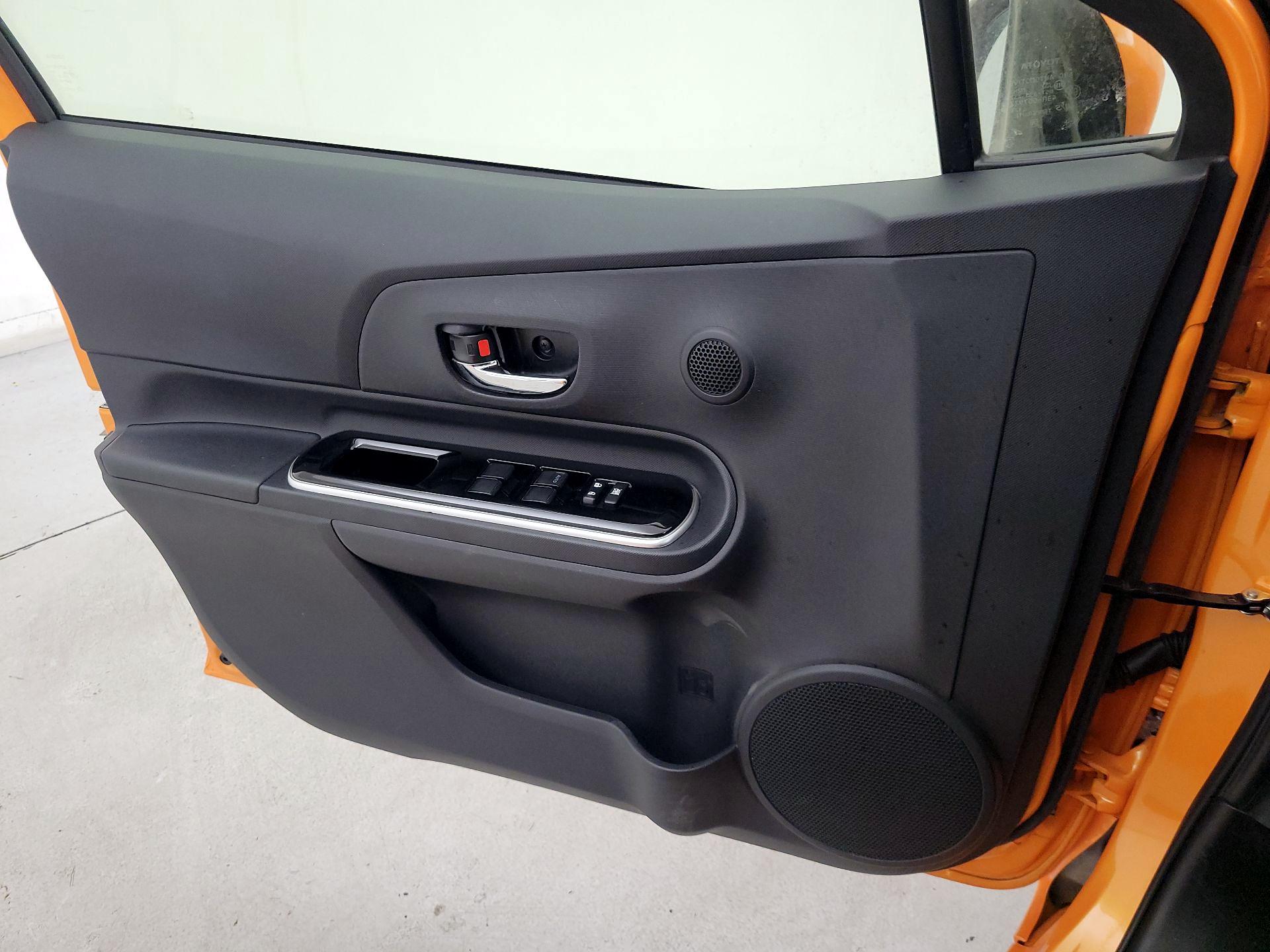 Thumbnail: 2015 Toyota Prius c - 12