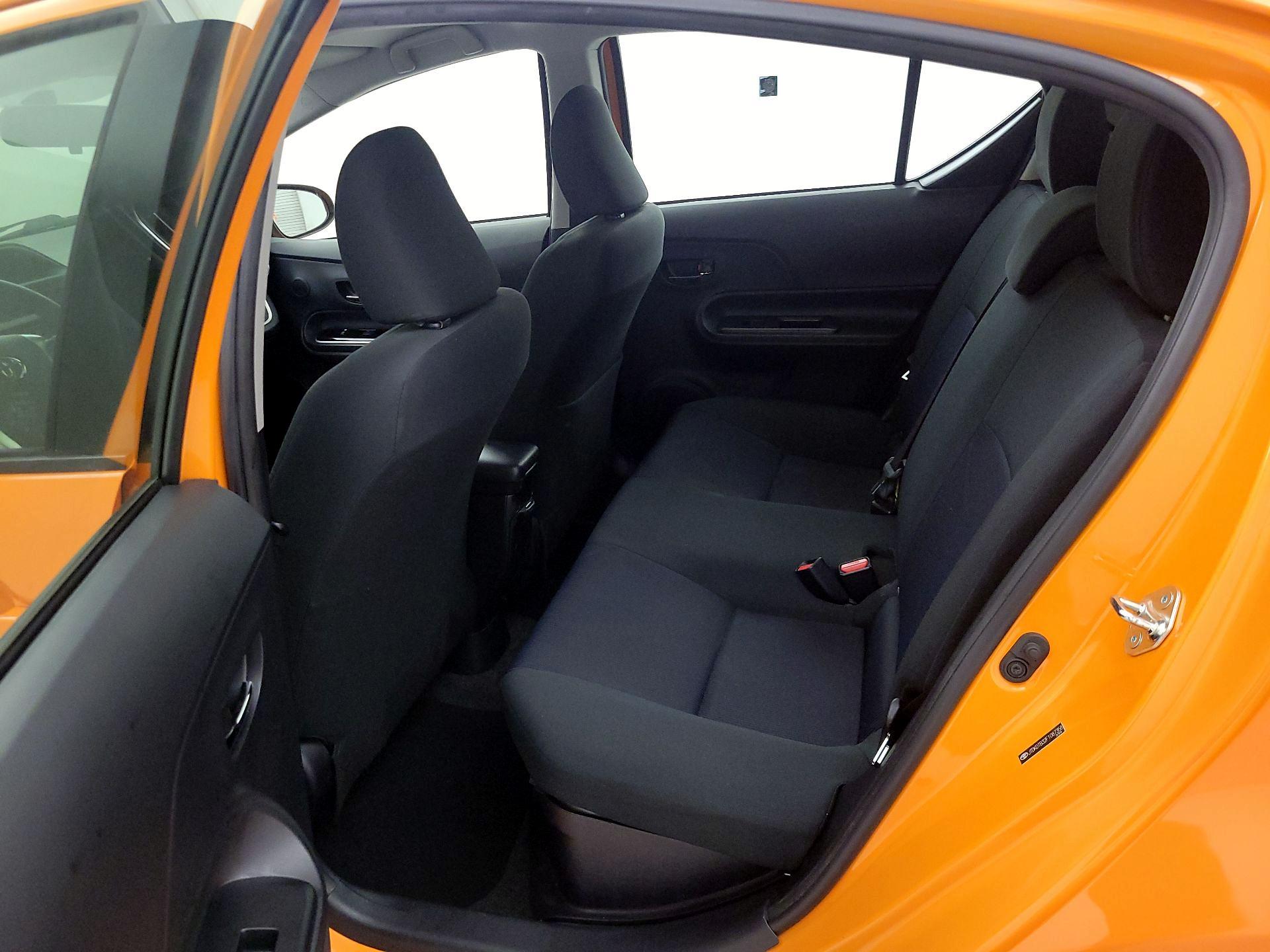 Thumbnail: 2015 Toyota Prius c - 17