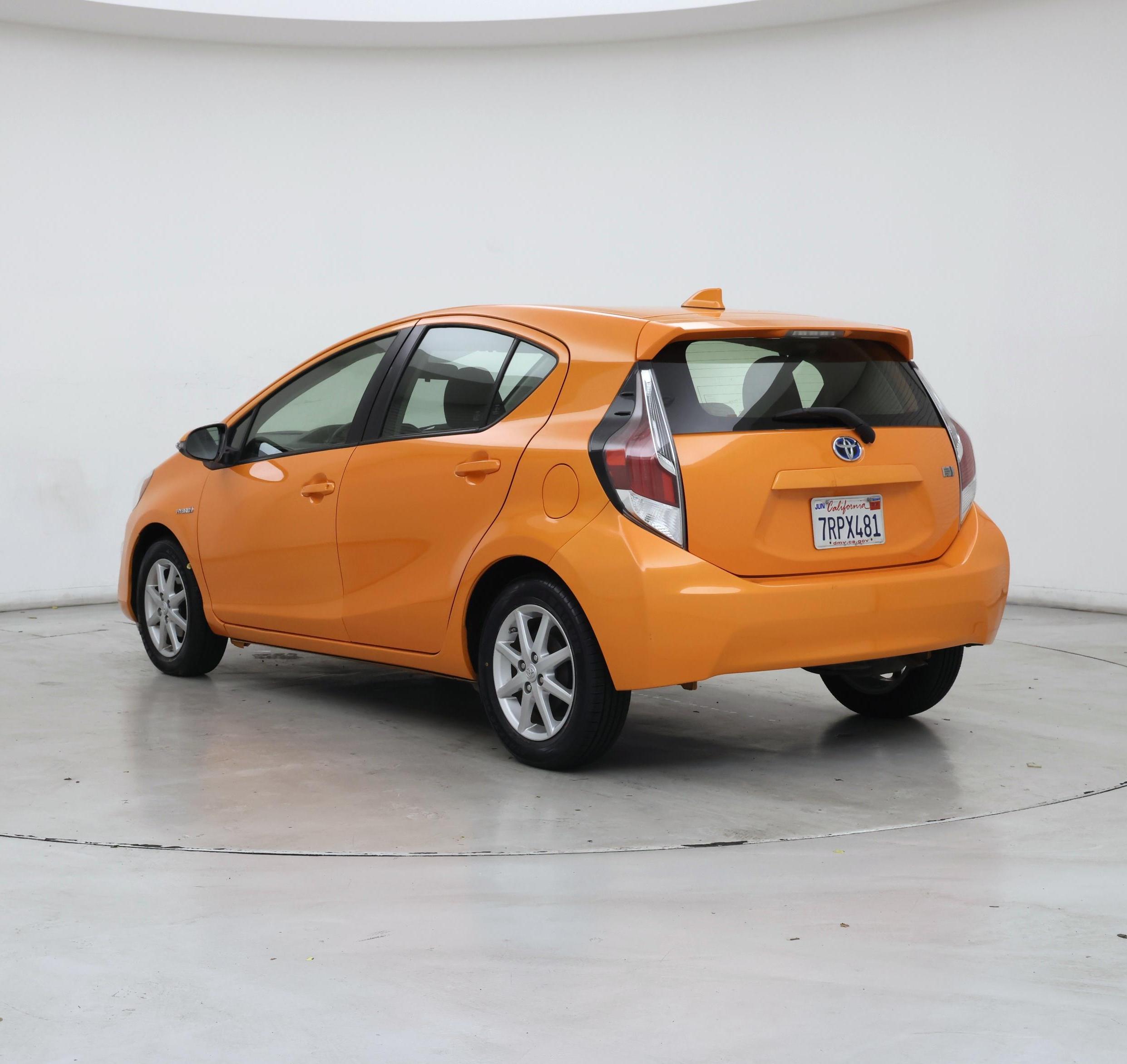 Thumbnail: 2015 Toyota Prius c - 2